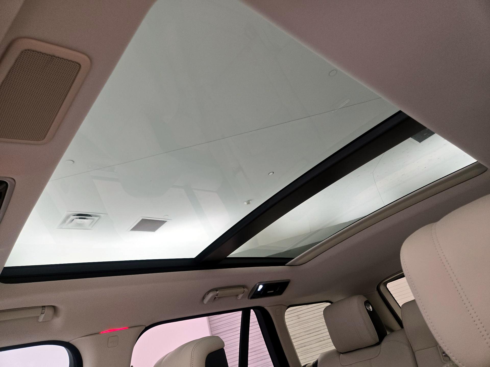 Thumbnail: 2021 Land Rover Range Rover - 20