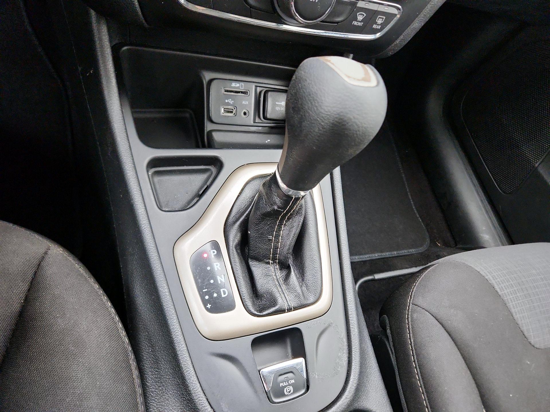 Thumbnail: 2017 Jeep Cherokee - 17
