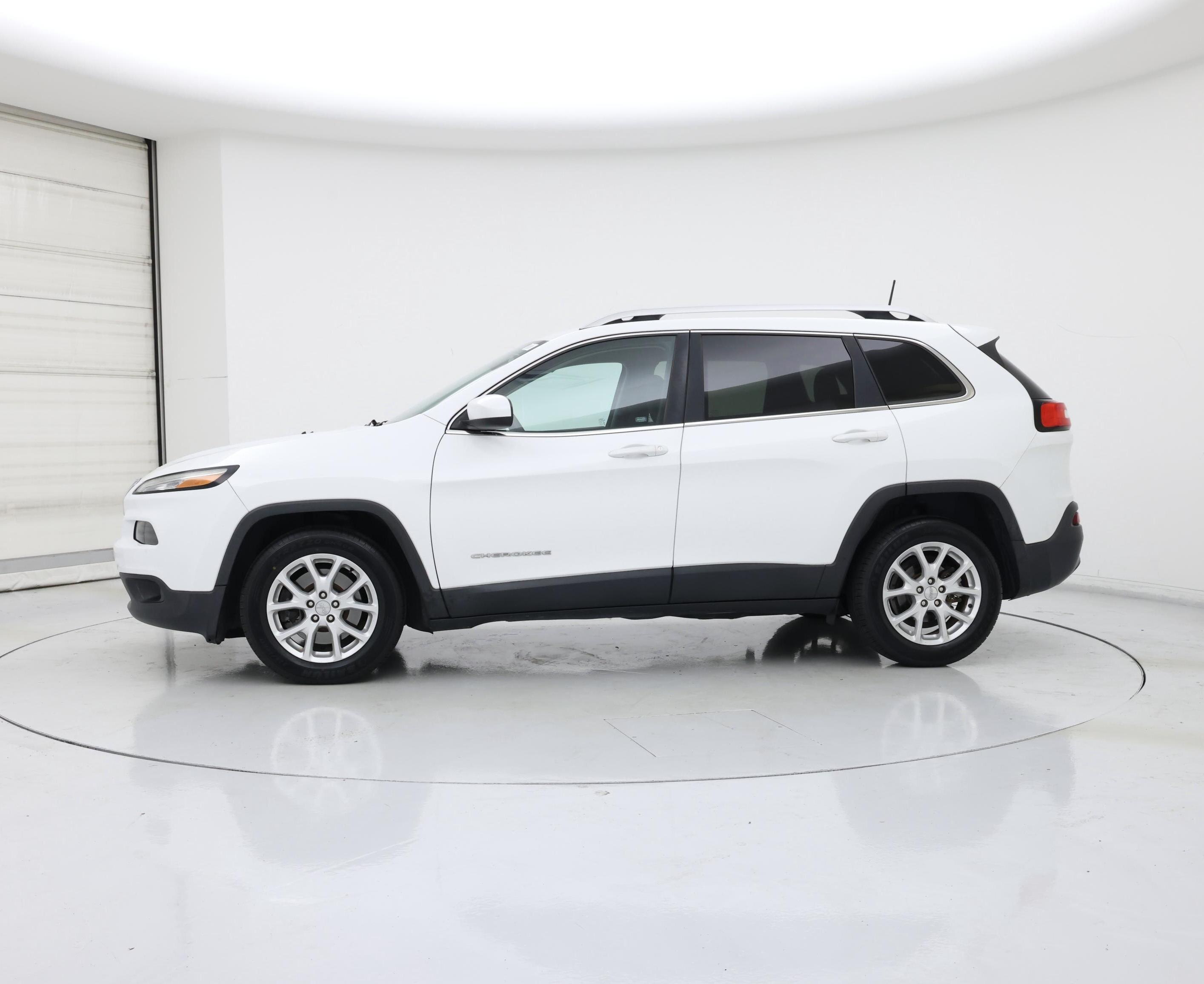 Thumbnail: 2017 Jeep Cherokee - 3