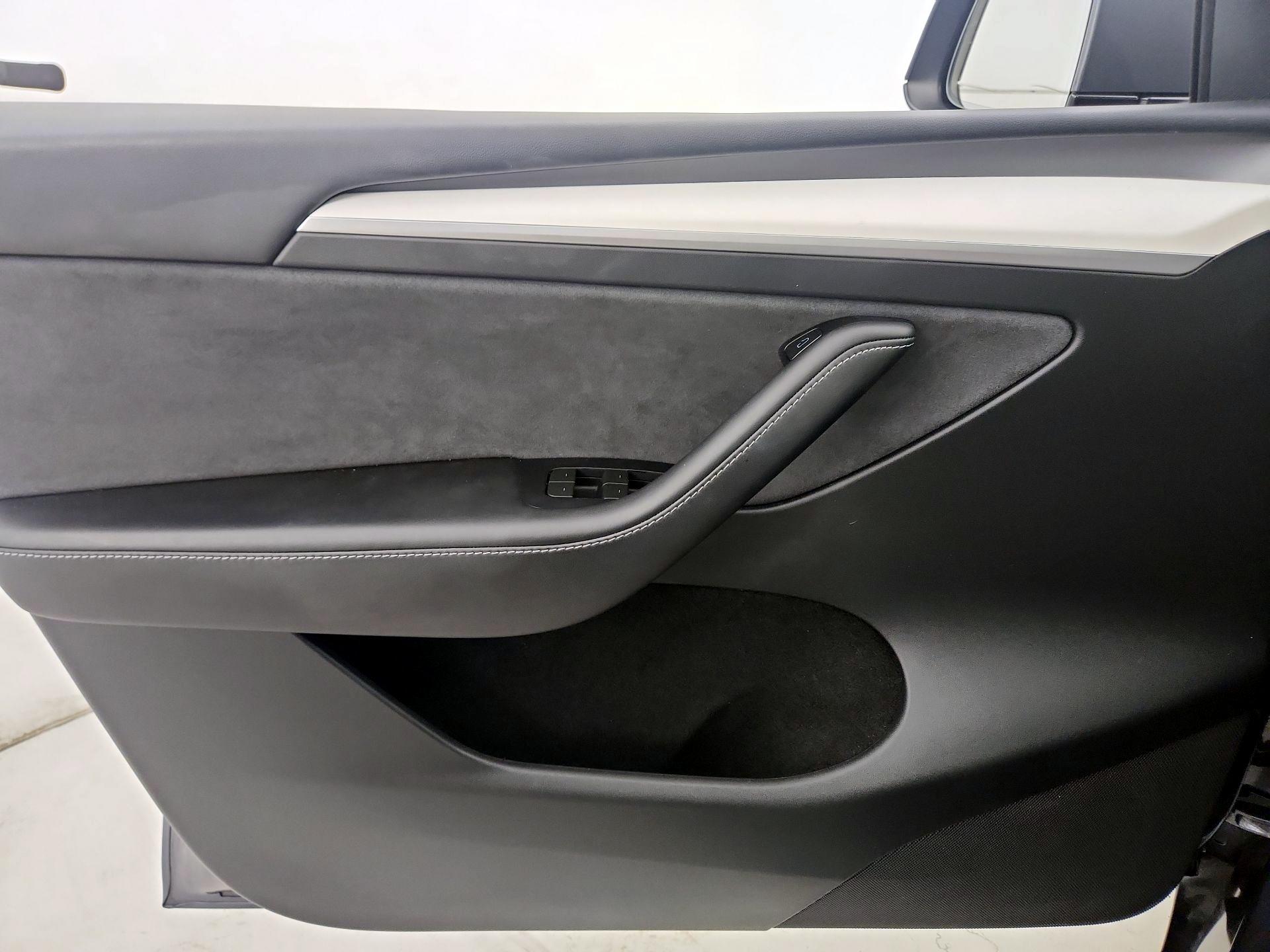 Thumbnail: 2023 Tesla Model Y - 12
