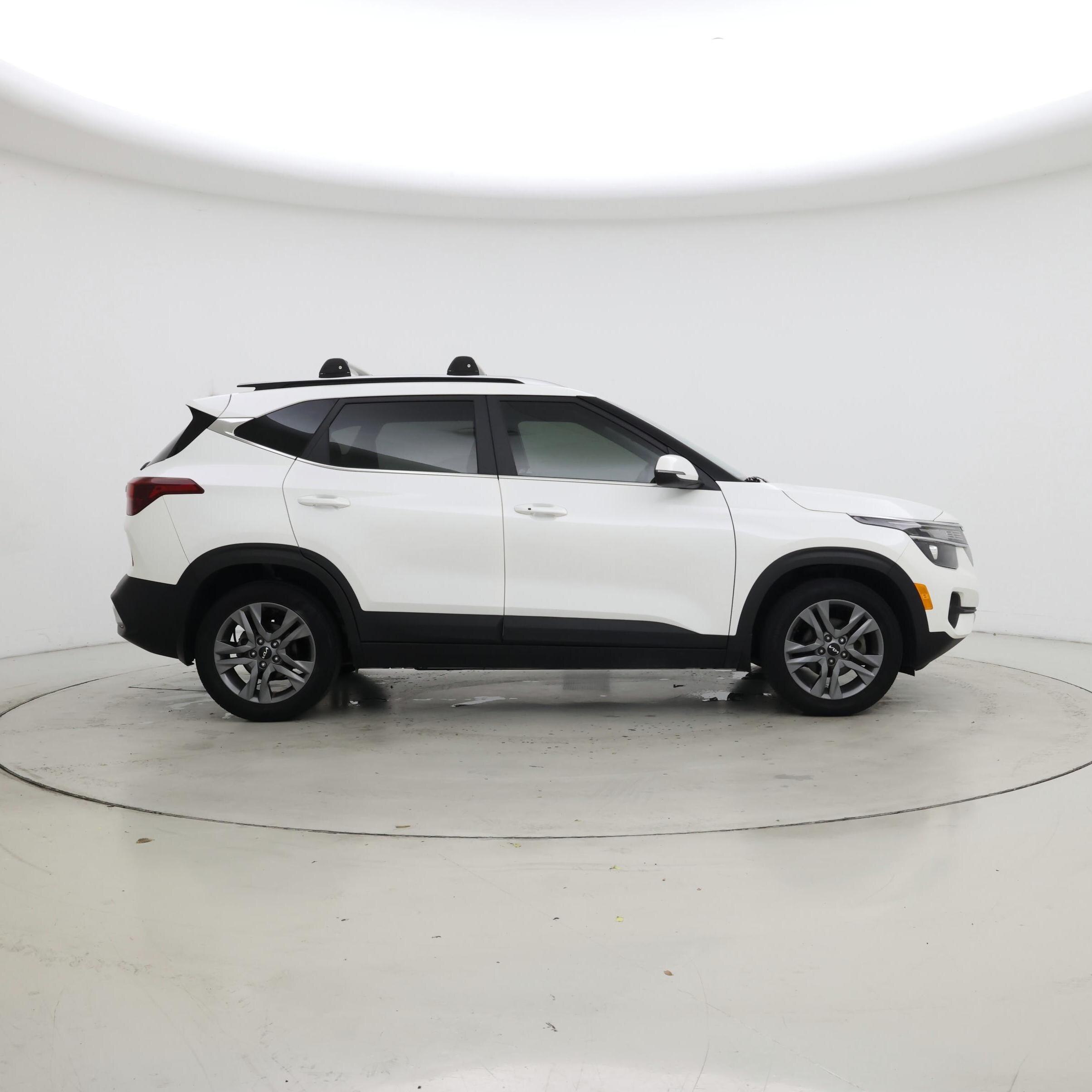 Thumbnail: 2023 Kia Seltos - 7