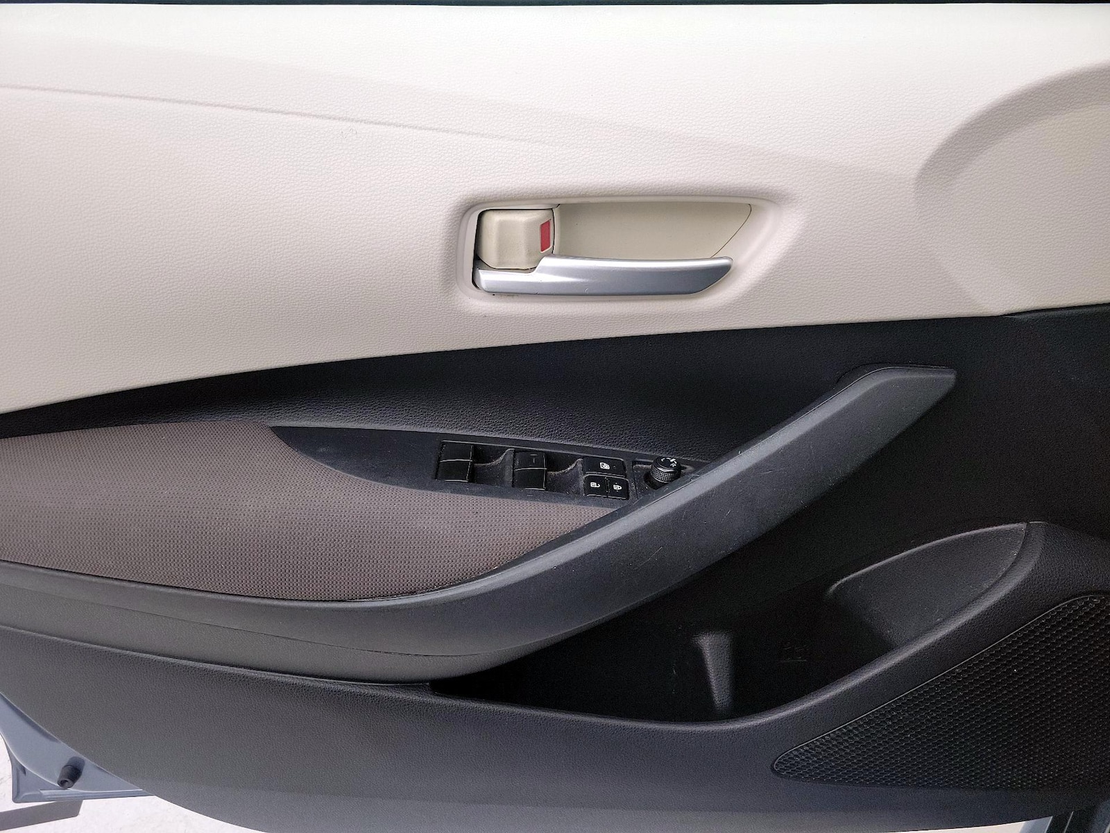 2020 Toyota Corolla LE - Photo 13