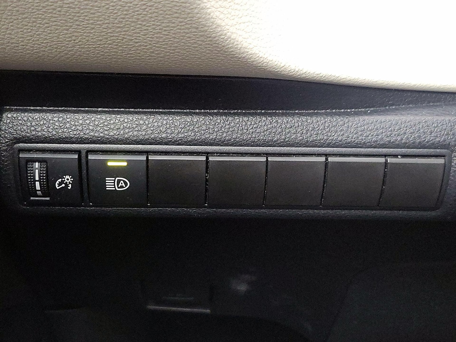 2020 Toyota Corolla LE - Photo 14