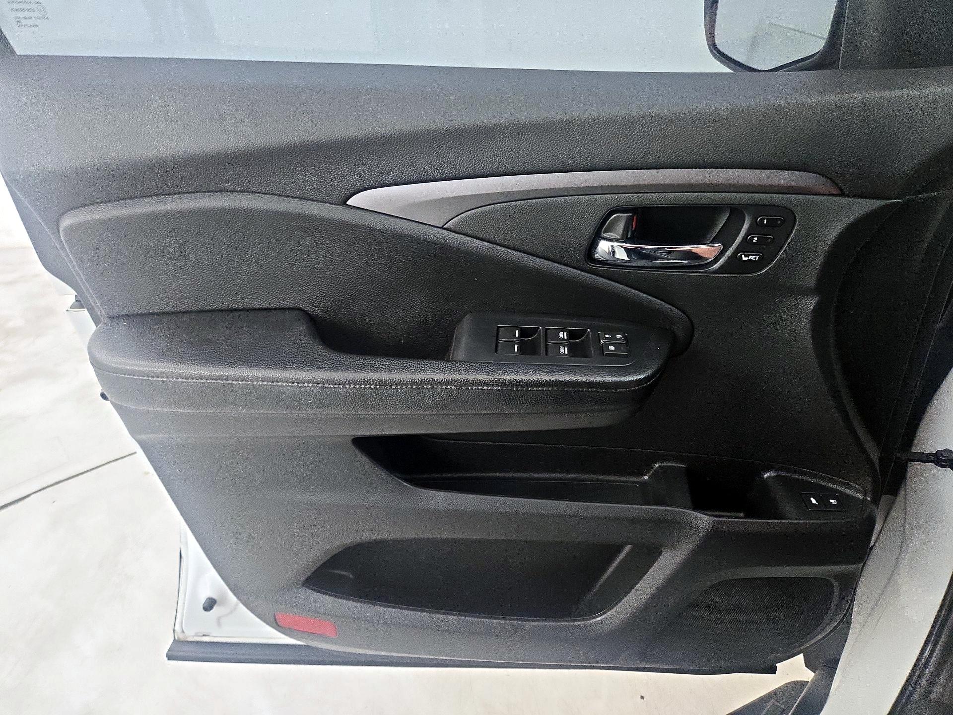 Thumbnail: 2020 Honda Pilot - 12