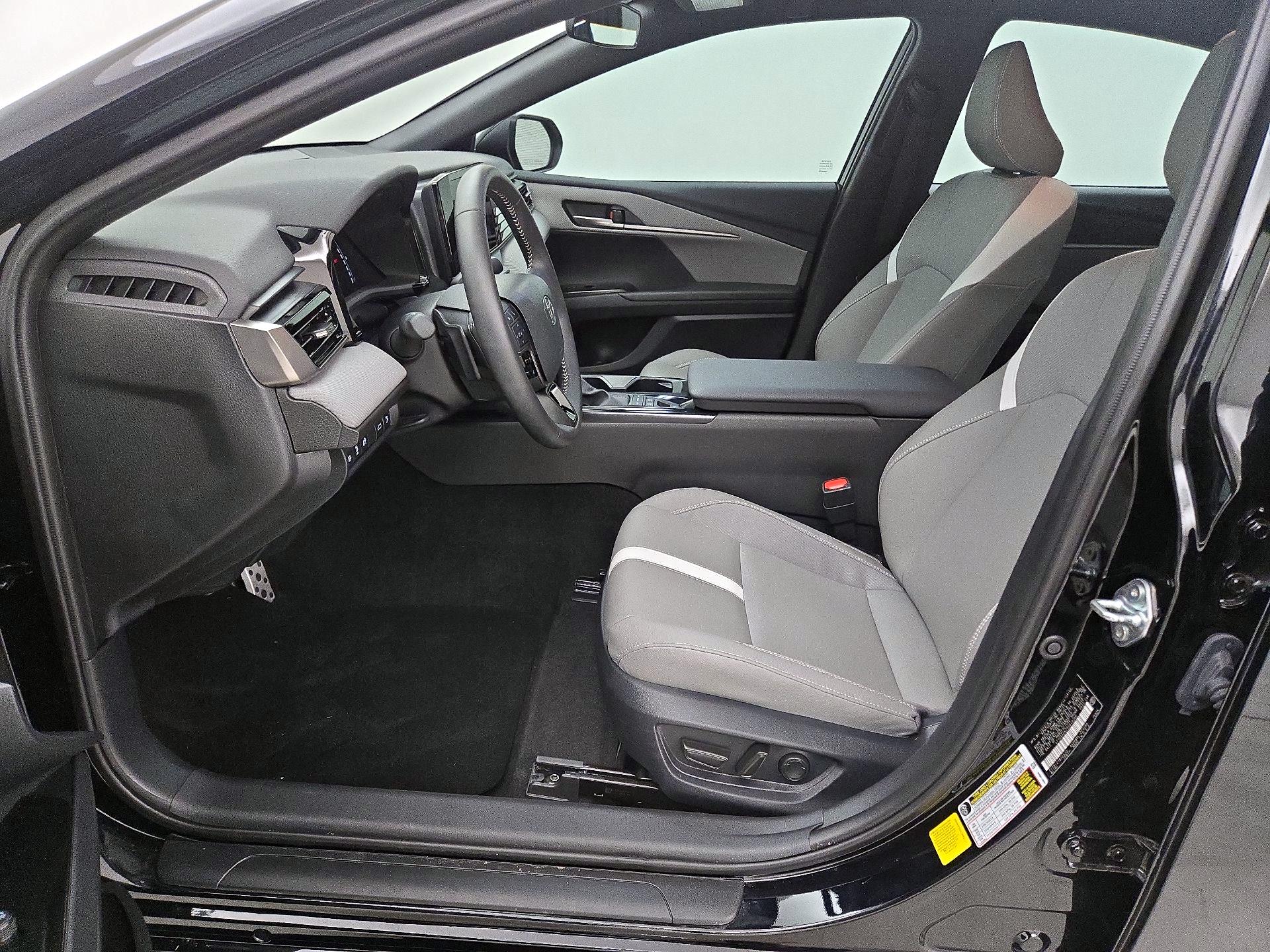 Thumbnail: 2025 Toyota Camry - 11