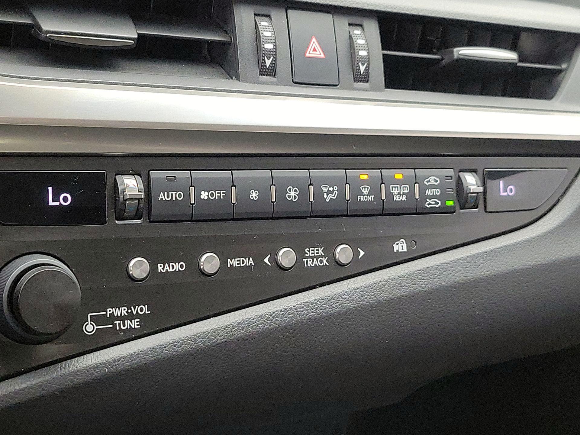 Thumbnail: 2020 Lexus ES - 16