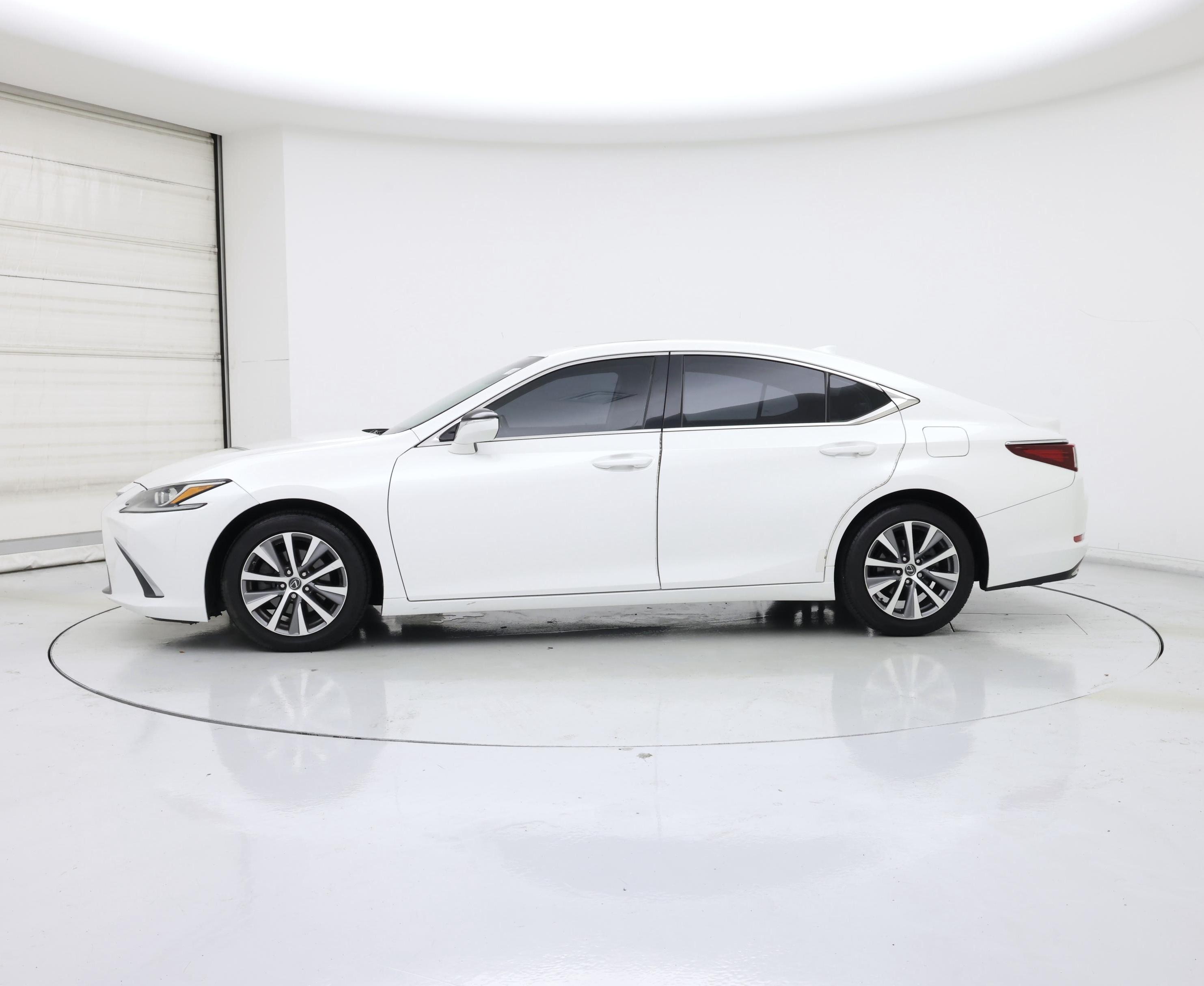 Thumbnail: 2020 Lexus ES - 3