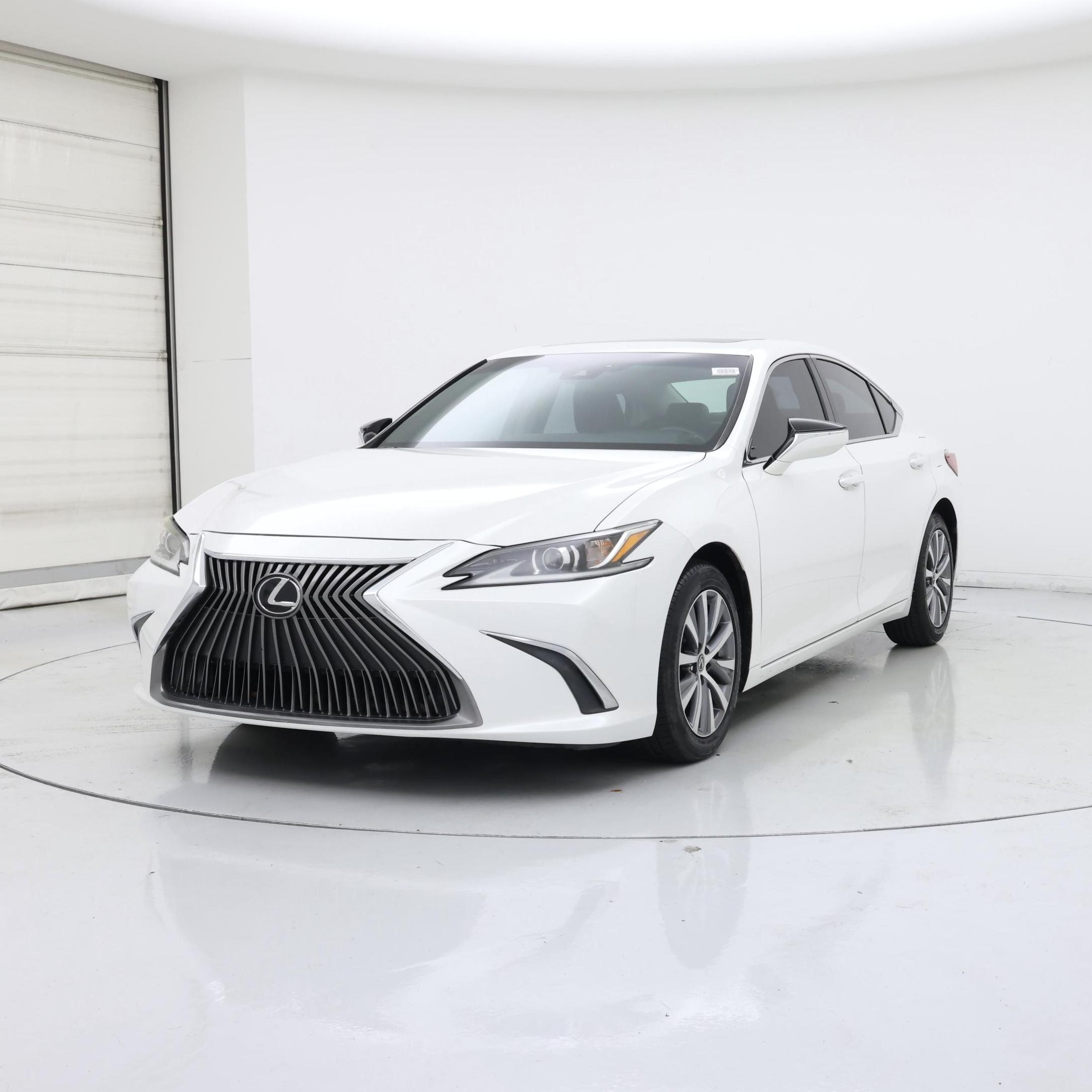 Thumbnail: 2020 Lexus ES - 4