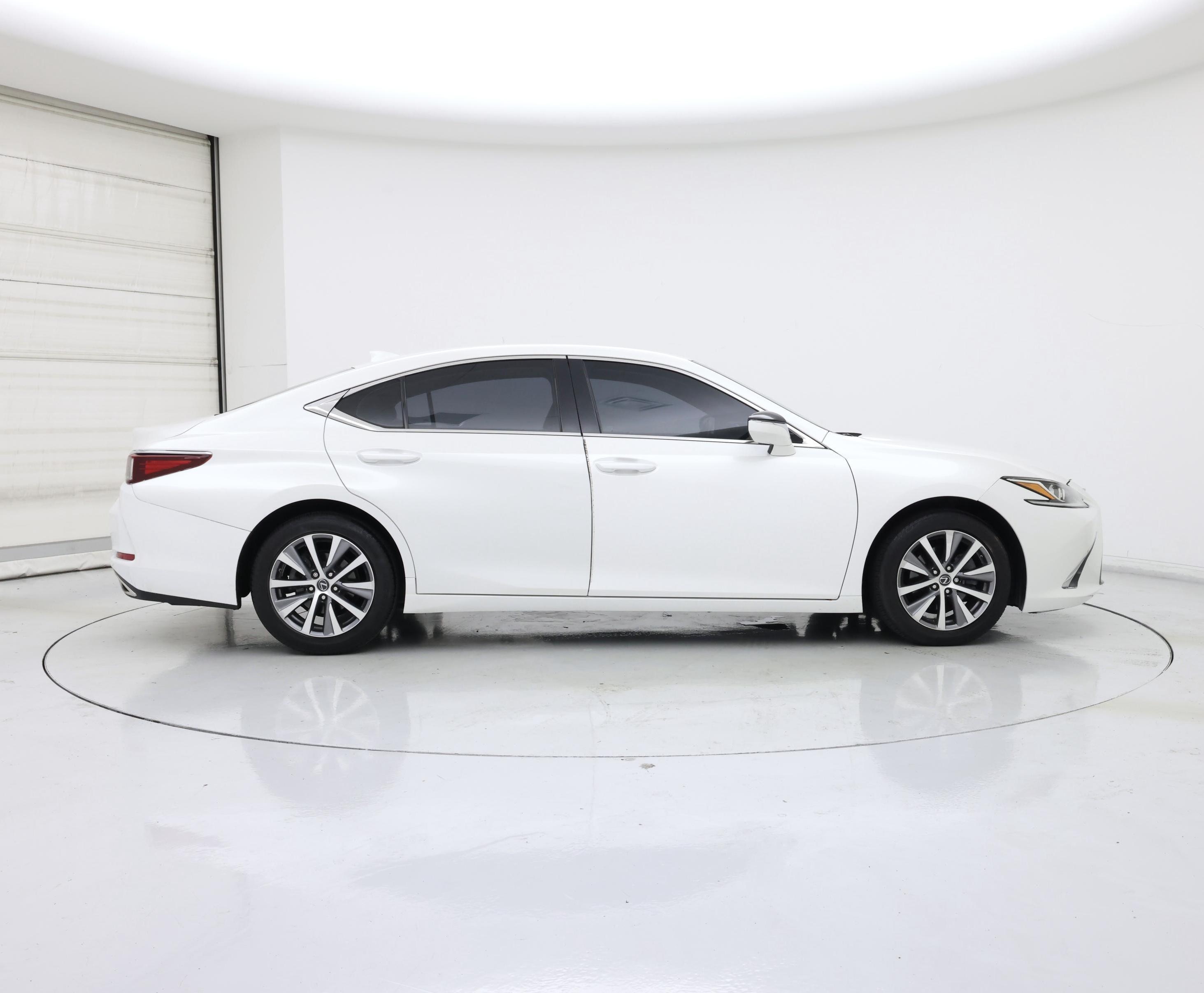 Thumbnail: 2020 Lexus ES - 7