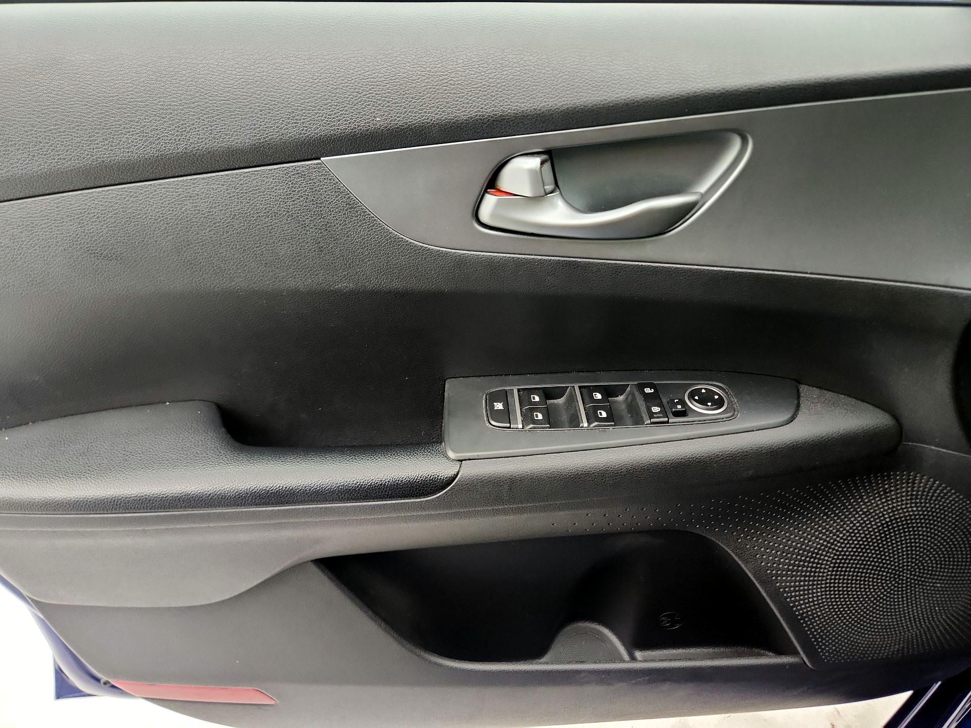 Thumbnail: 2021 Kia Forte - 12