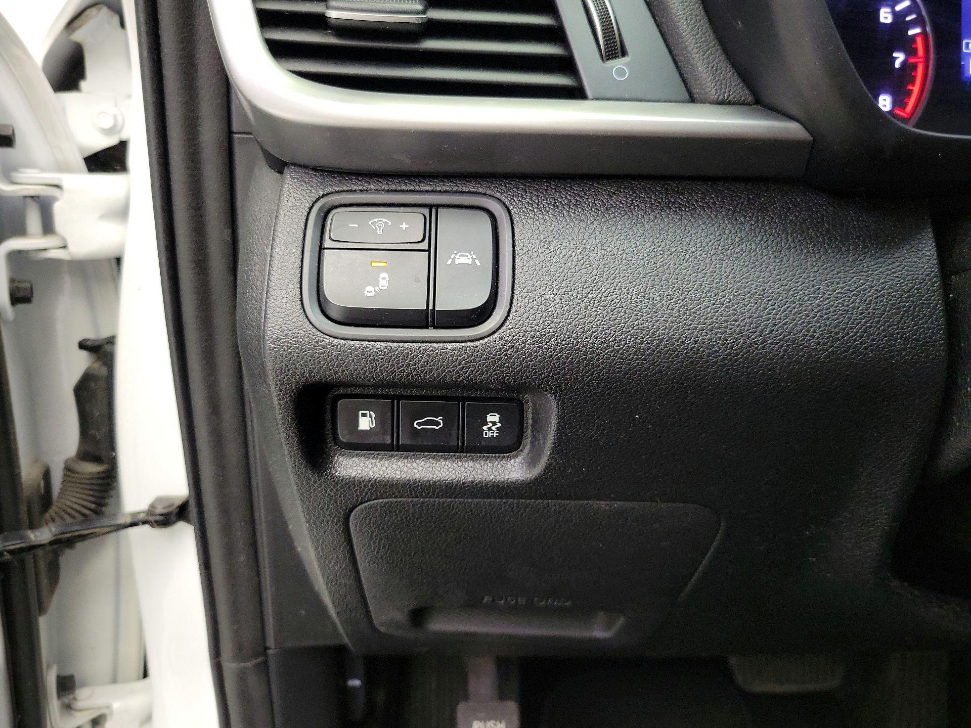 Thumbnail: 2020 Kia Optima - 13