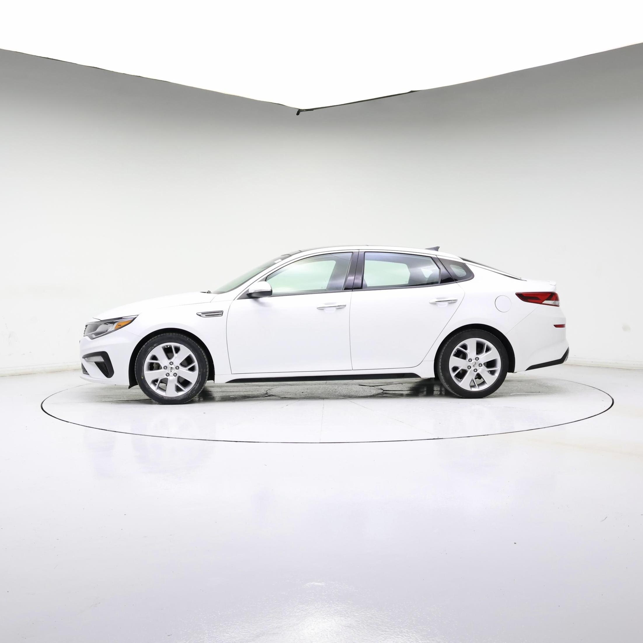 Thumbnail: 2020 Kia Optima - 3