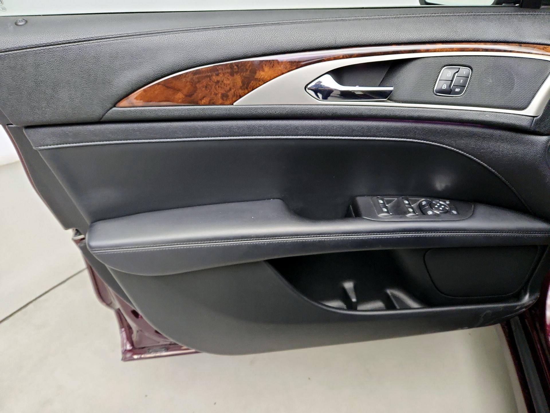 Thumbnail: 2017 Lincoln MKZ - 12