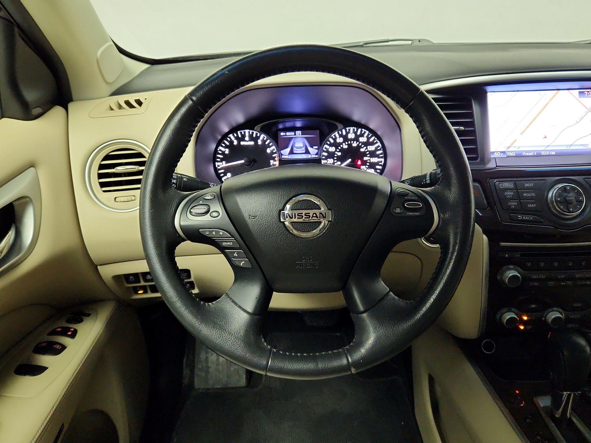 Thumbnail: 2016 Nissan Pathfinder - 10