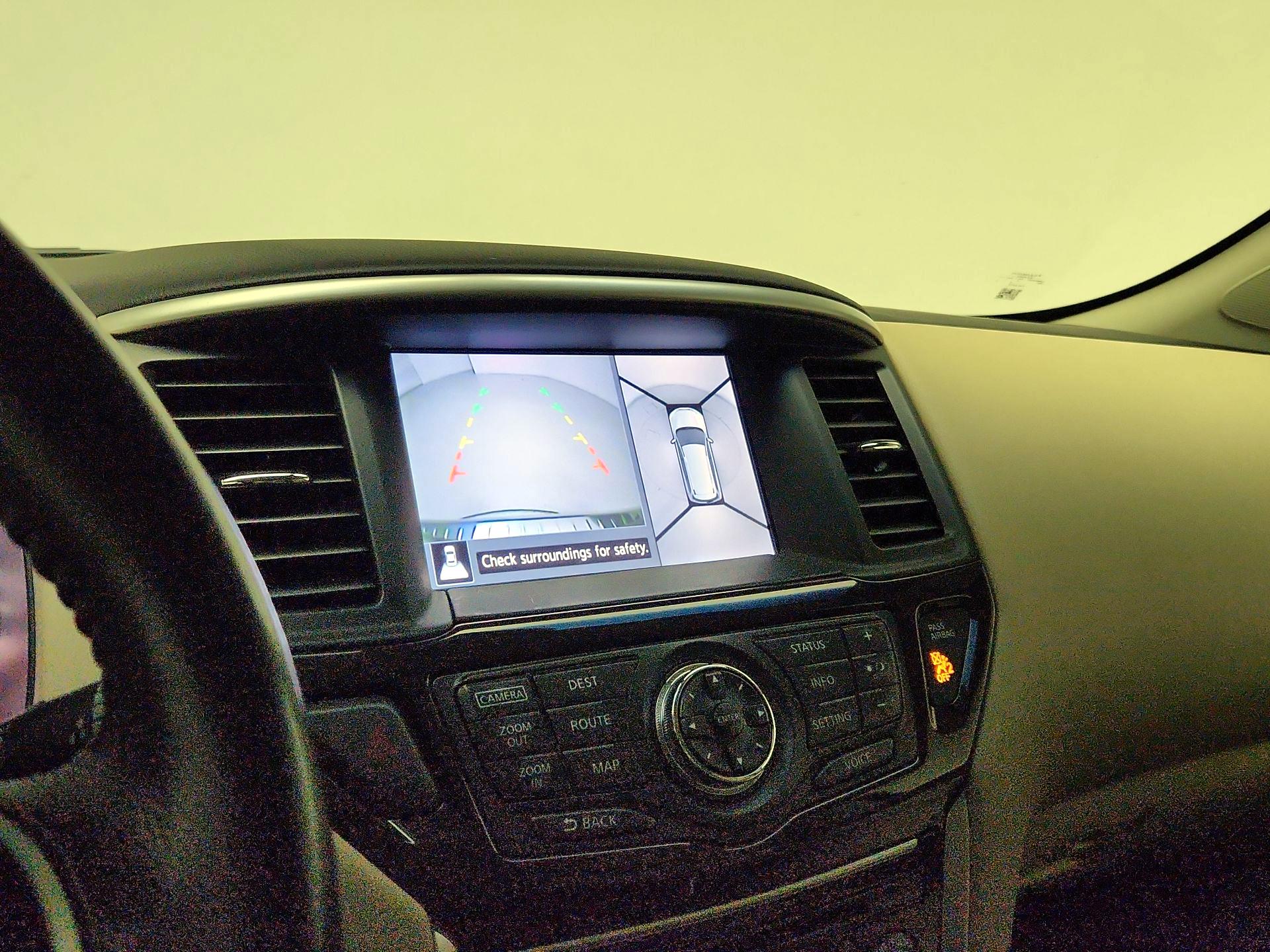 Thumbnail: 2016 Nissan Pathfinder - 15