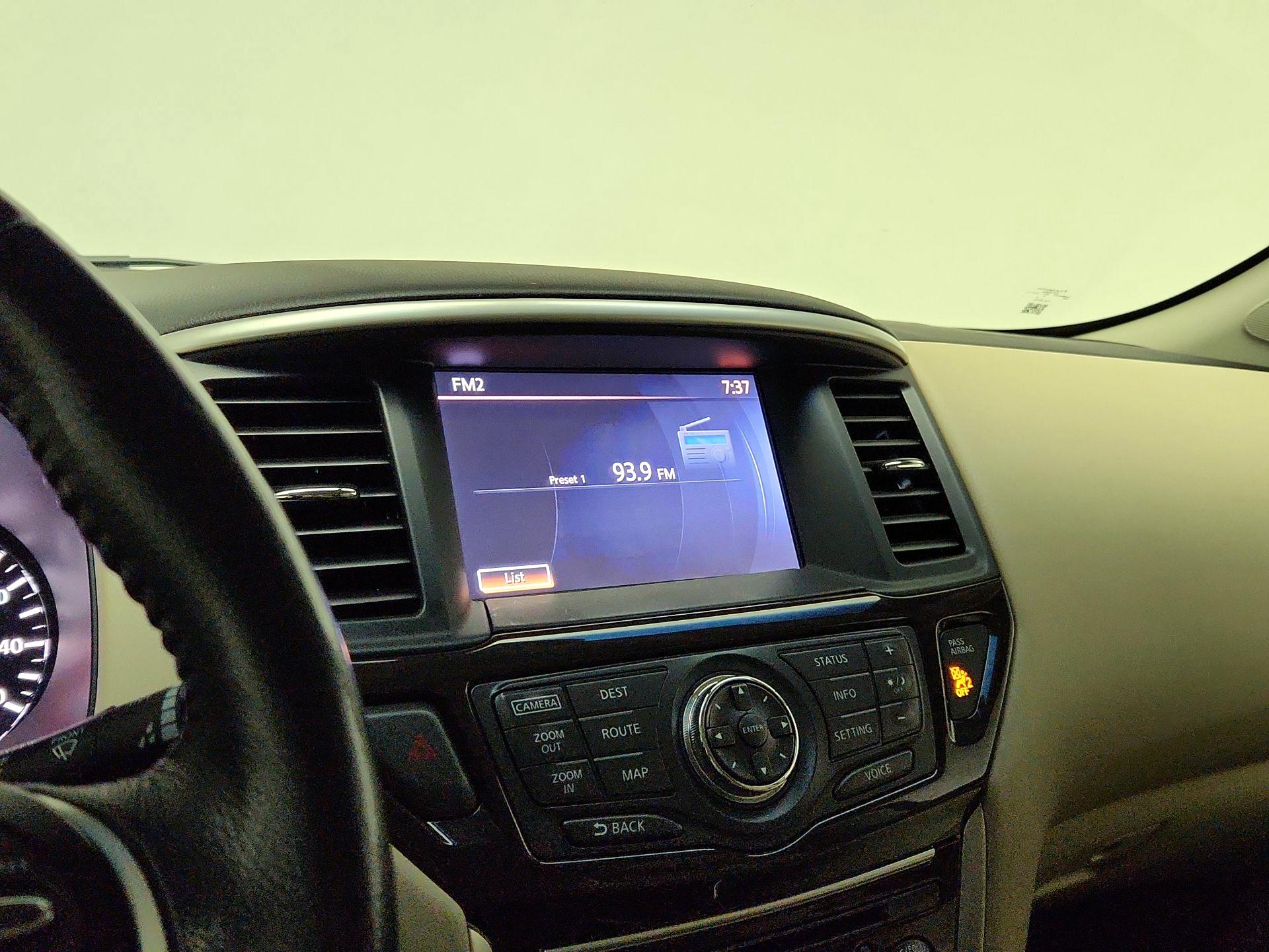 Thumbnail: 2016 Nissan Pathfinder - 16