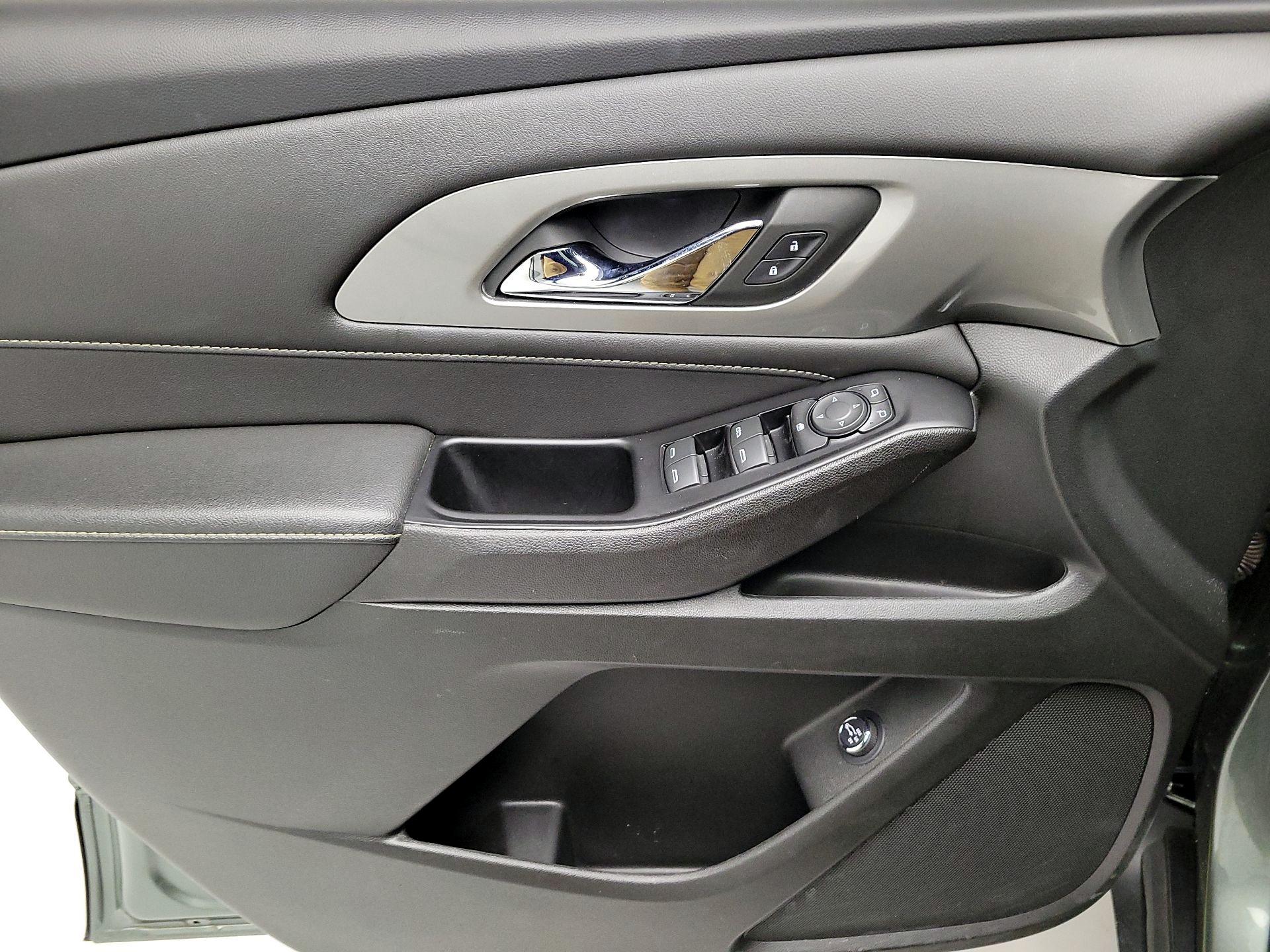 Thumbnail: 2023 Chevrolet Traverse - 12