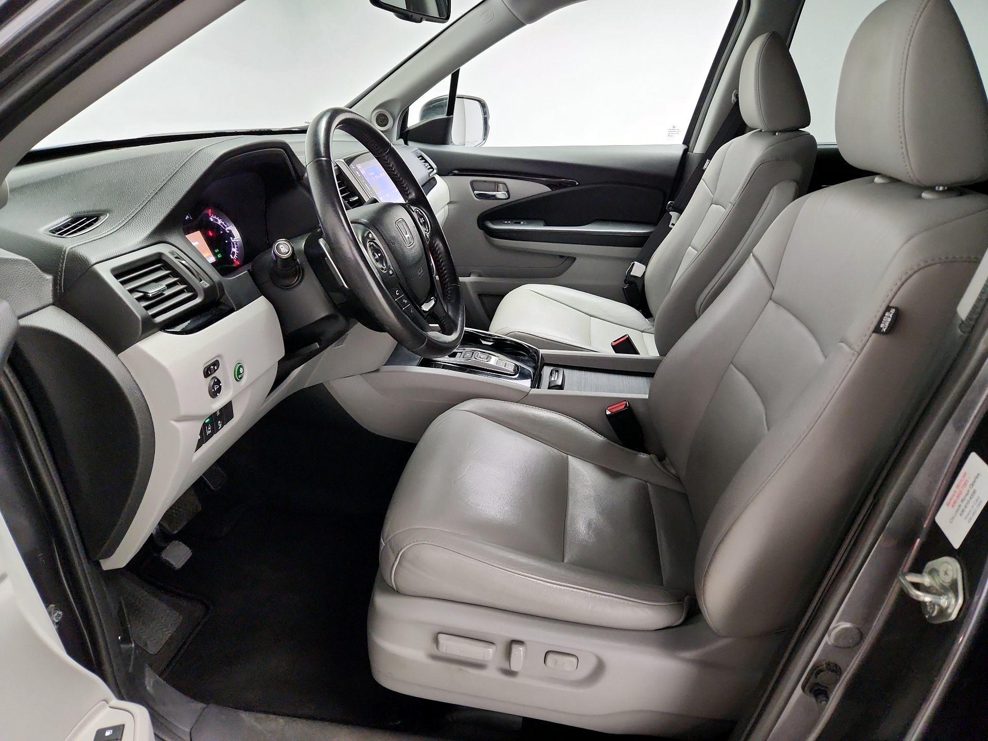 Thumbnail: 2017 Honda Pilot - 11