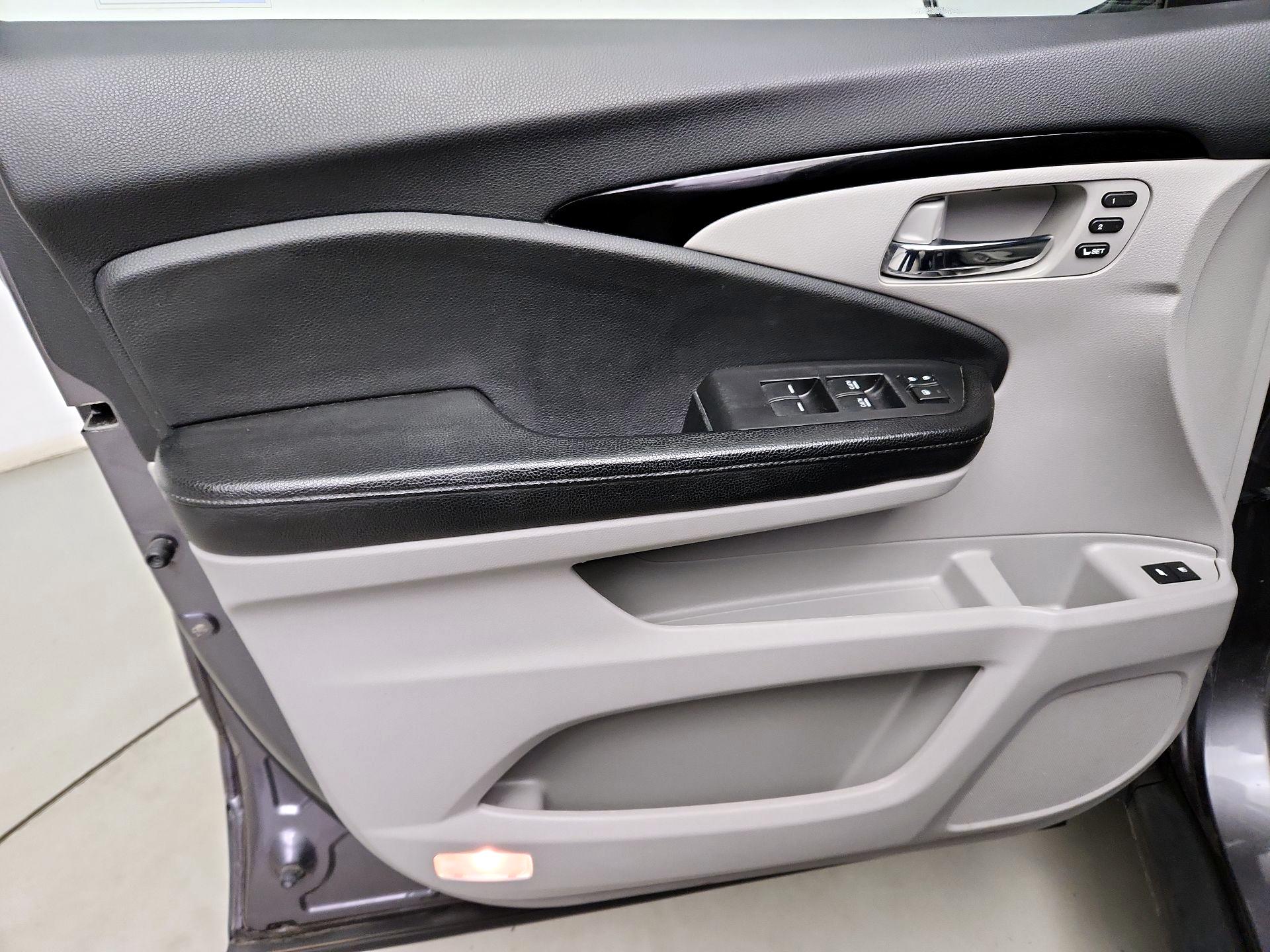 Thumbnail: 2017 Honda Pilot - 12