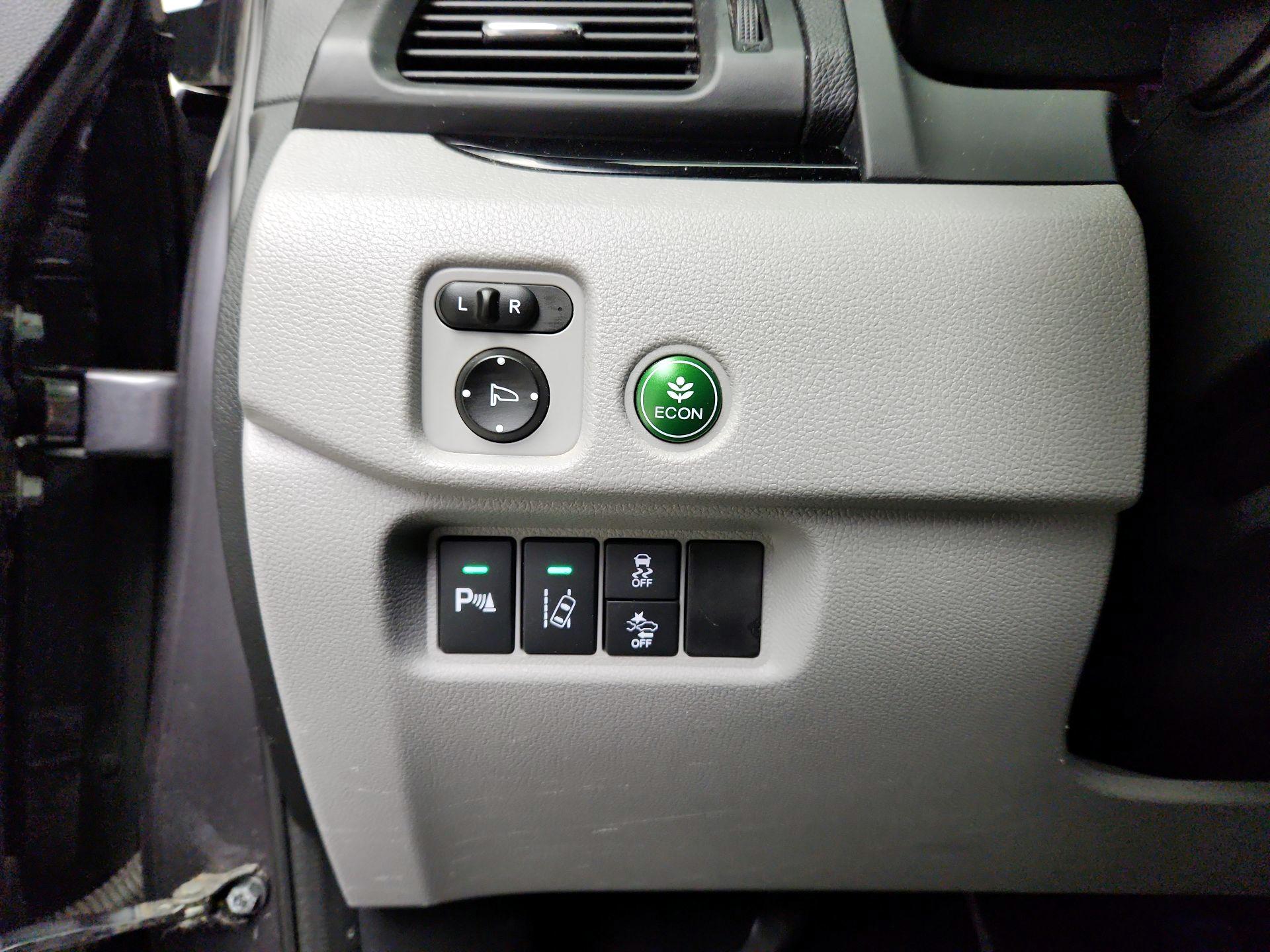 Thumbnail: 2017 Honda Pilot - 13