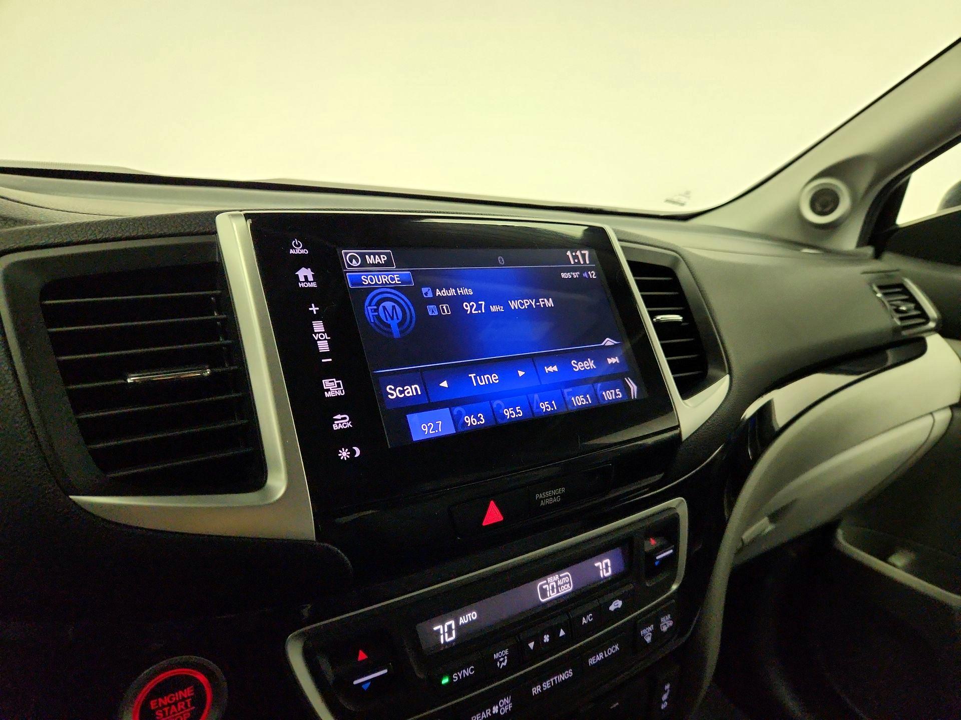 Thumbnail: 2017 Honda Pilot - 16