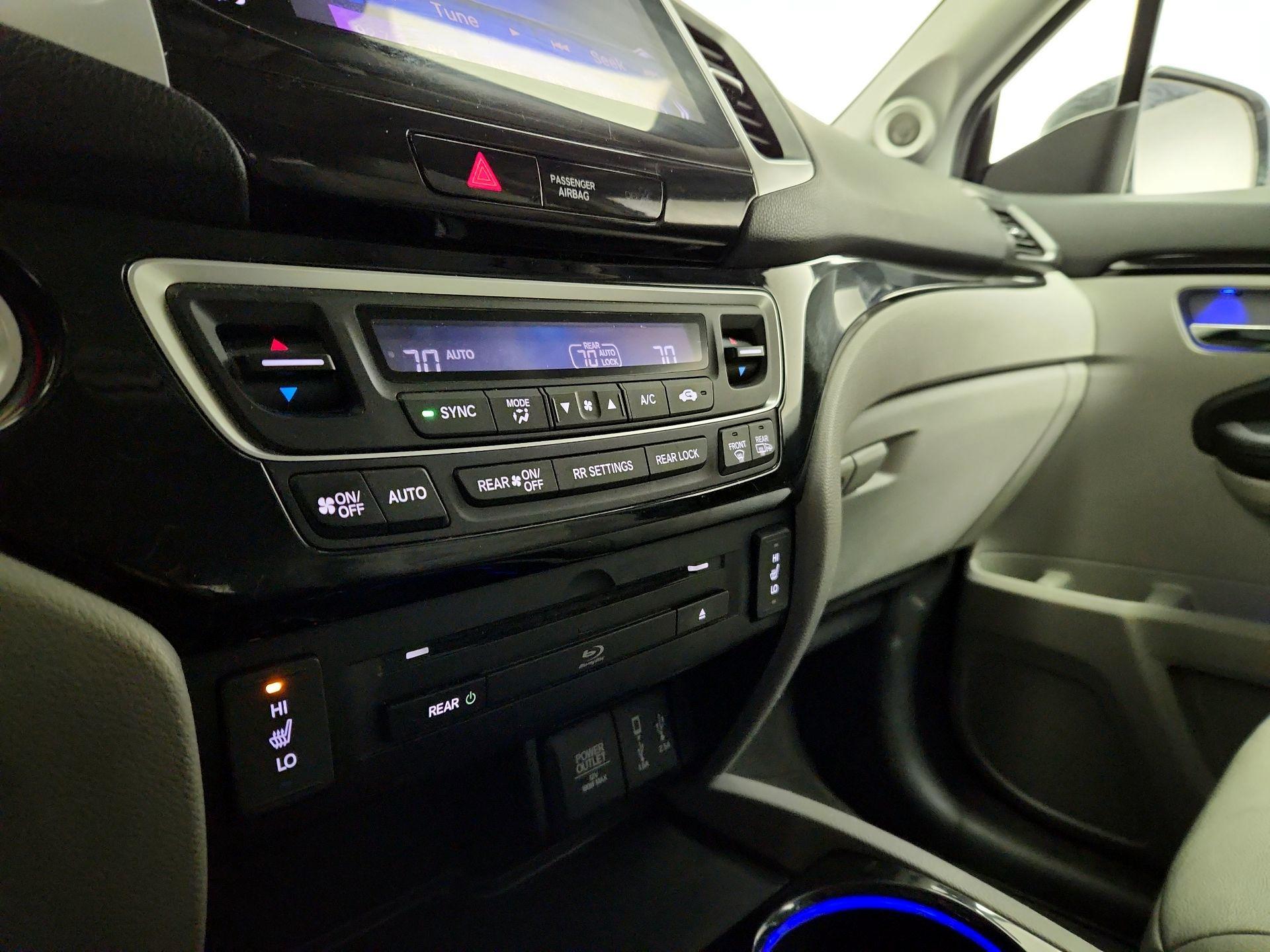 Thumbnail: 2017 Honda Pilot - 17