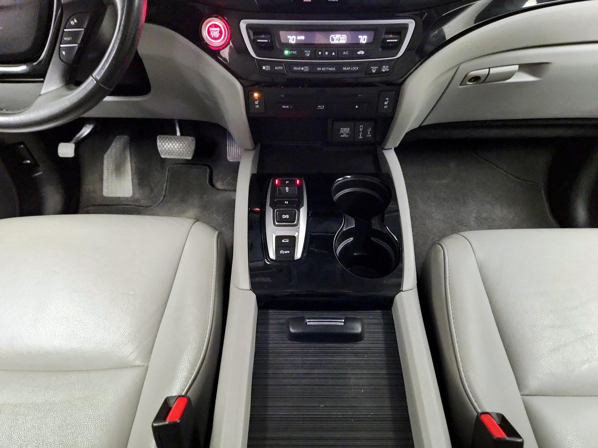 Thumbnail: 2017 Honda Pilot - 18