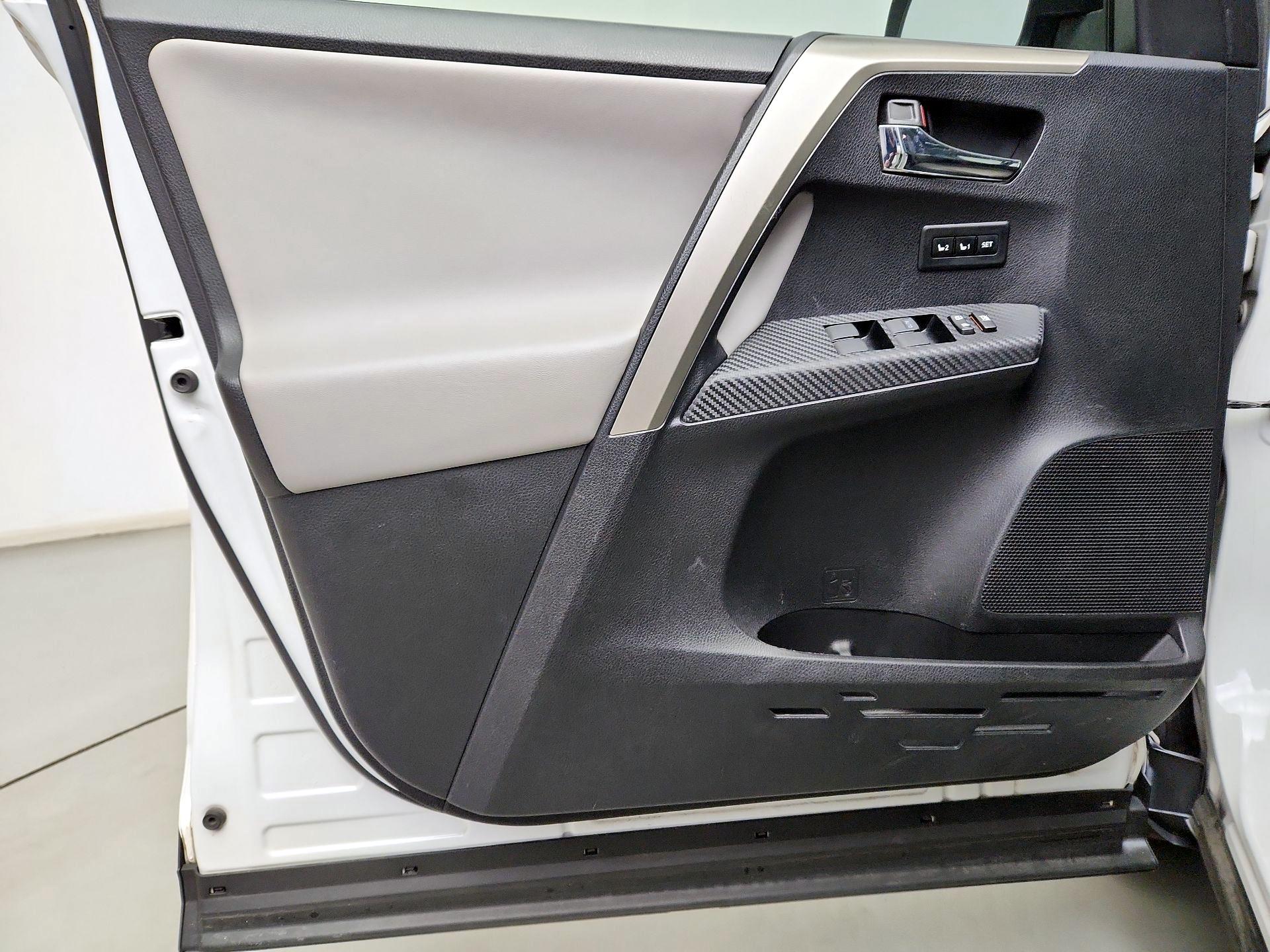 Thumbnail: 2014 Toyota RAV4 - 12