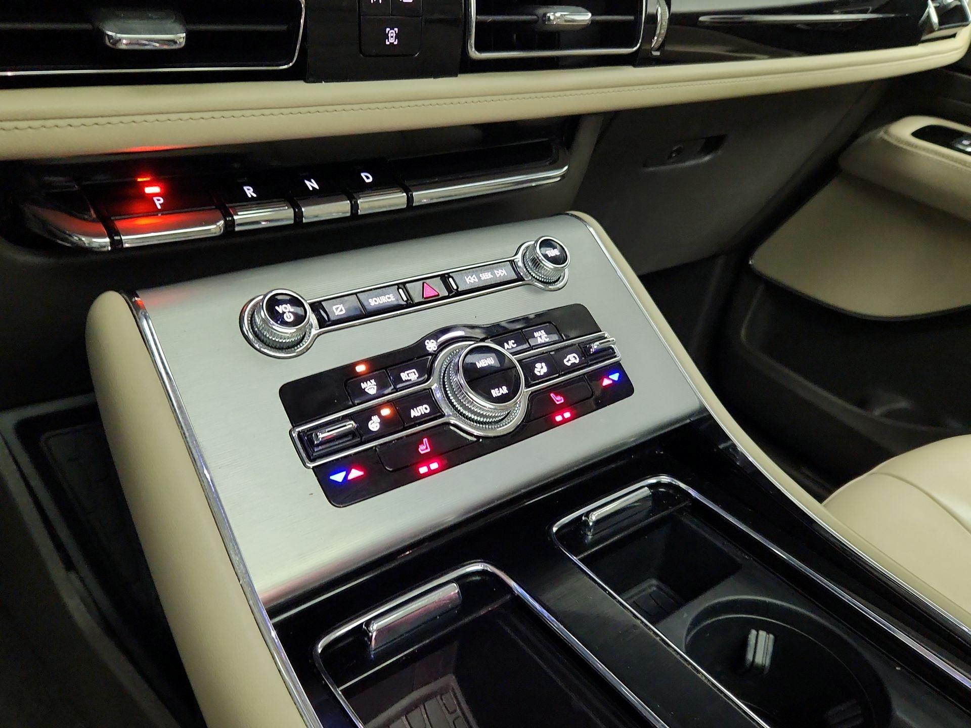 Thumbnail: 2023 Lincoln Aviator - 17