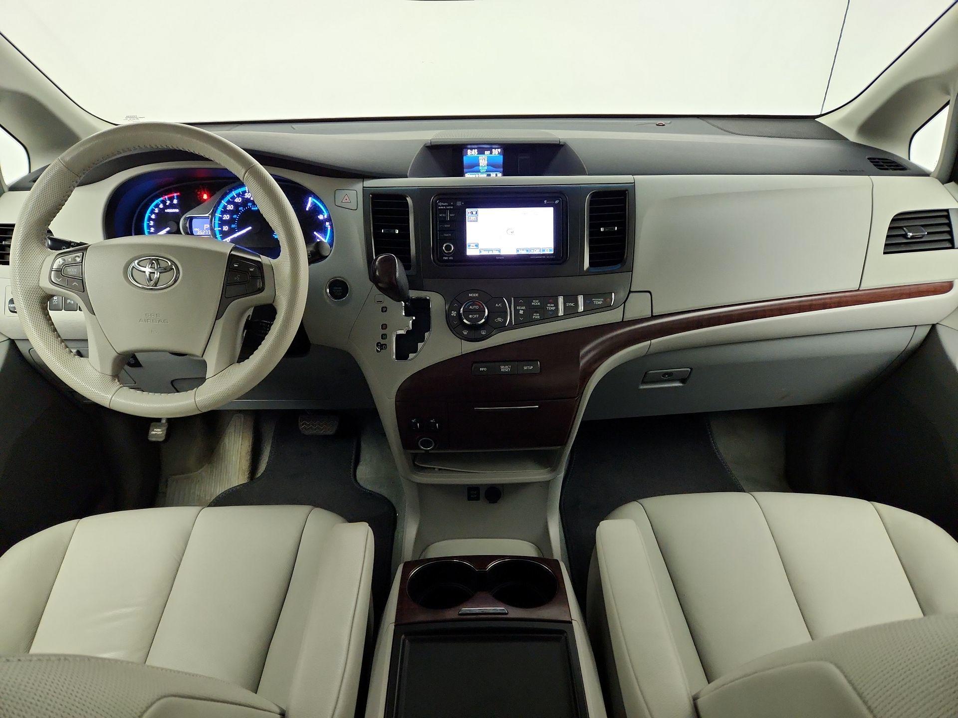 Thumbnail: 2014 Toyota Sienna - 9