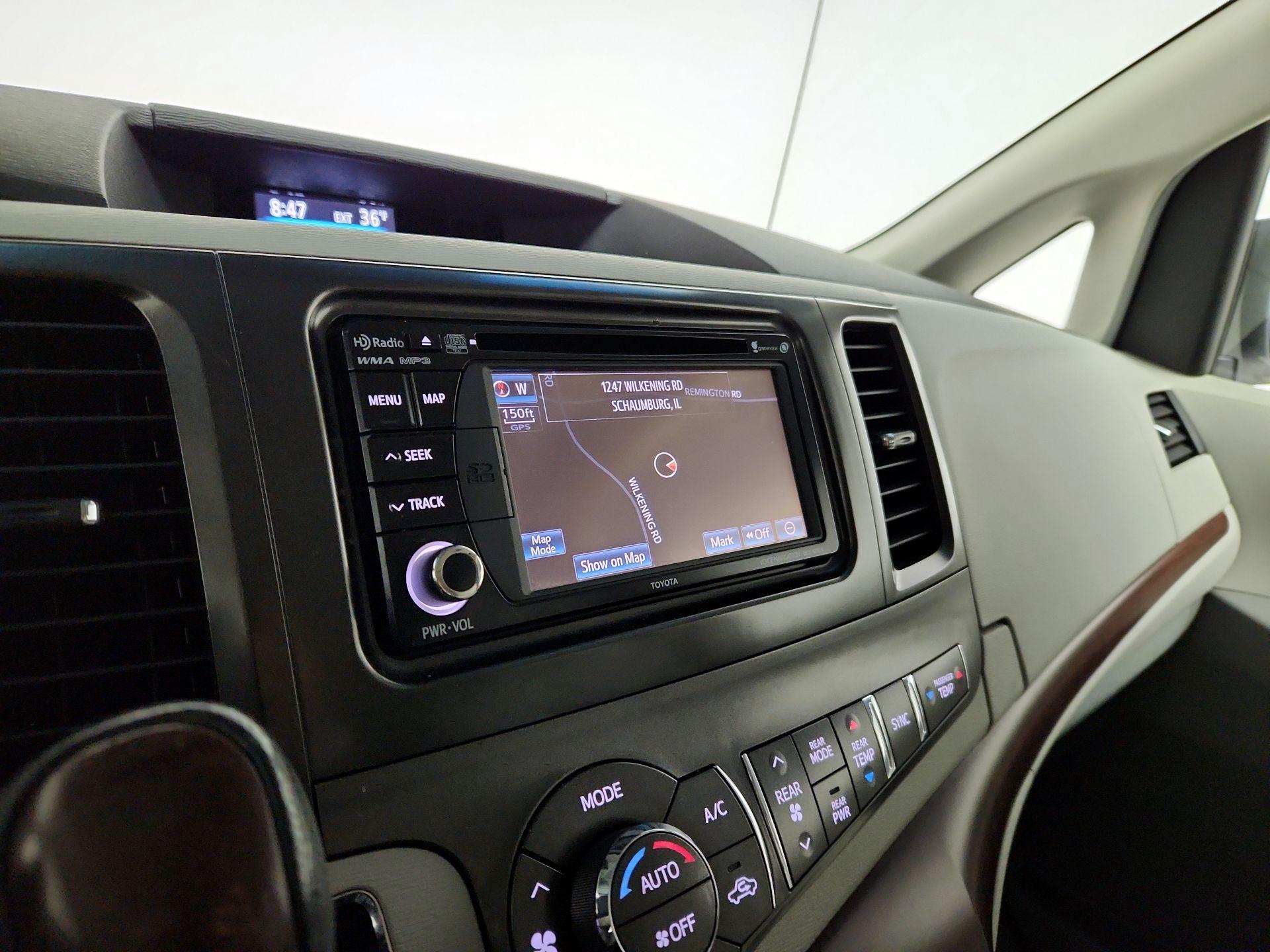 Thumbnail: 2014 Toyota Sienna - 14