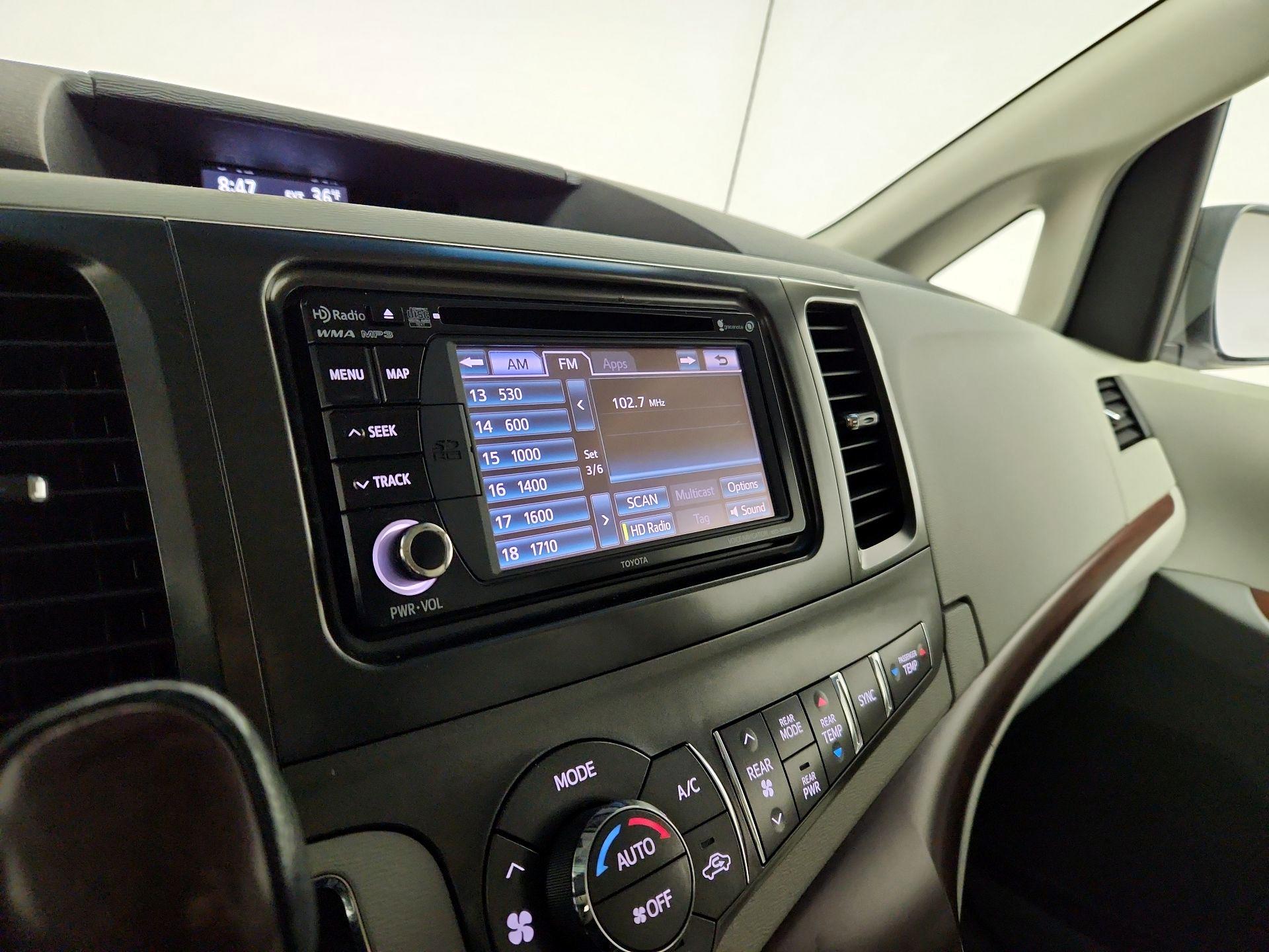 Thumbnail: 2014 Toyota Sienna - 16