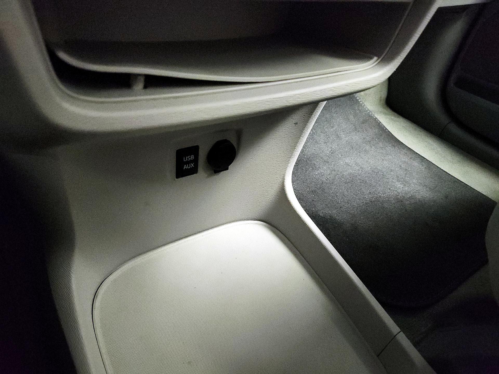 Thumbnail: 2014 Toyota Sienna - 19