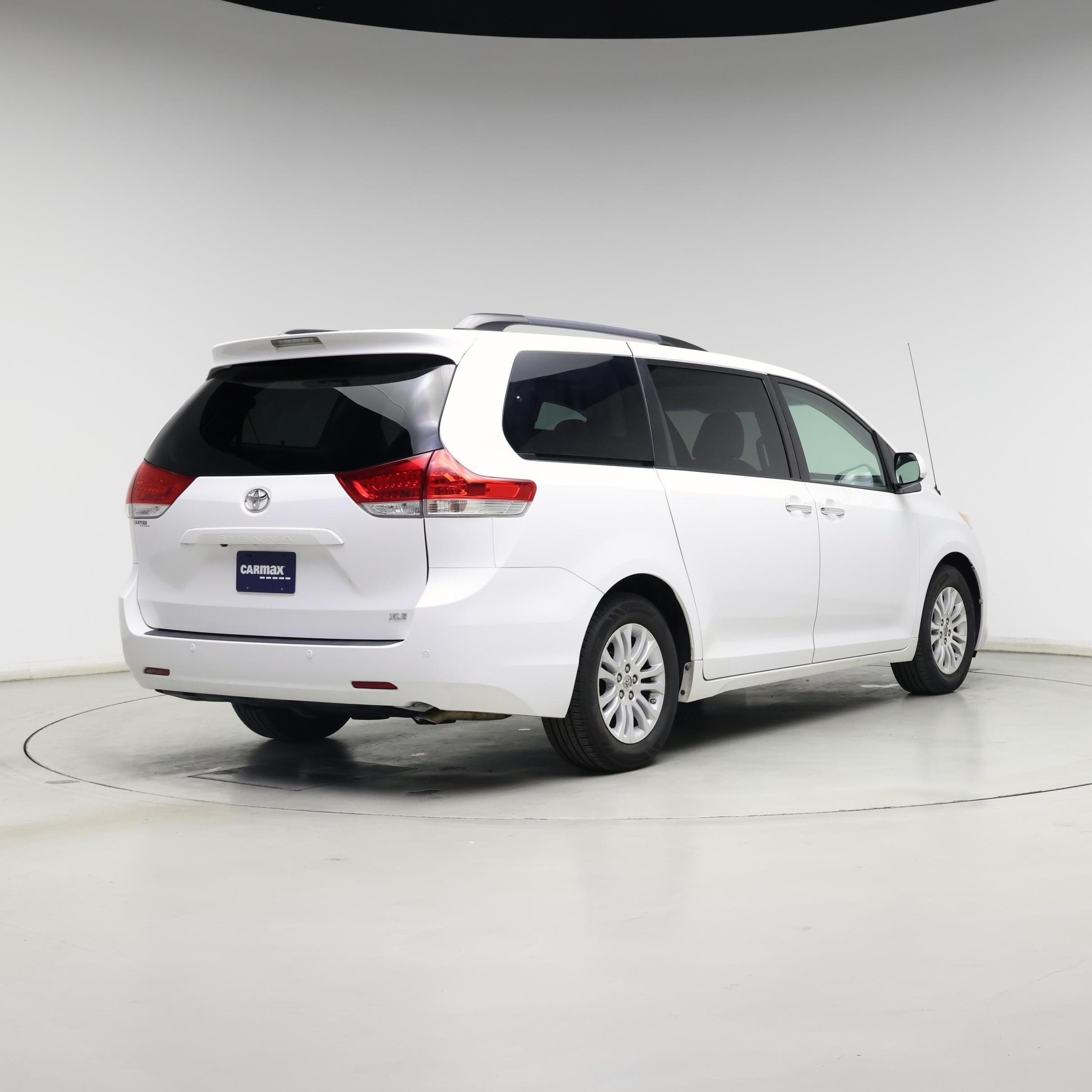 Thumbnail: 2014 Toyota Sienna - 8