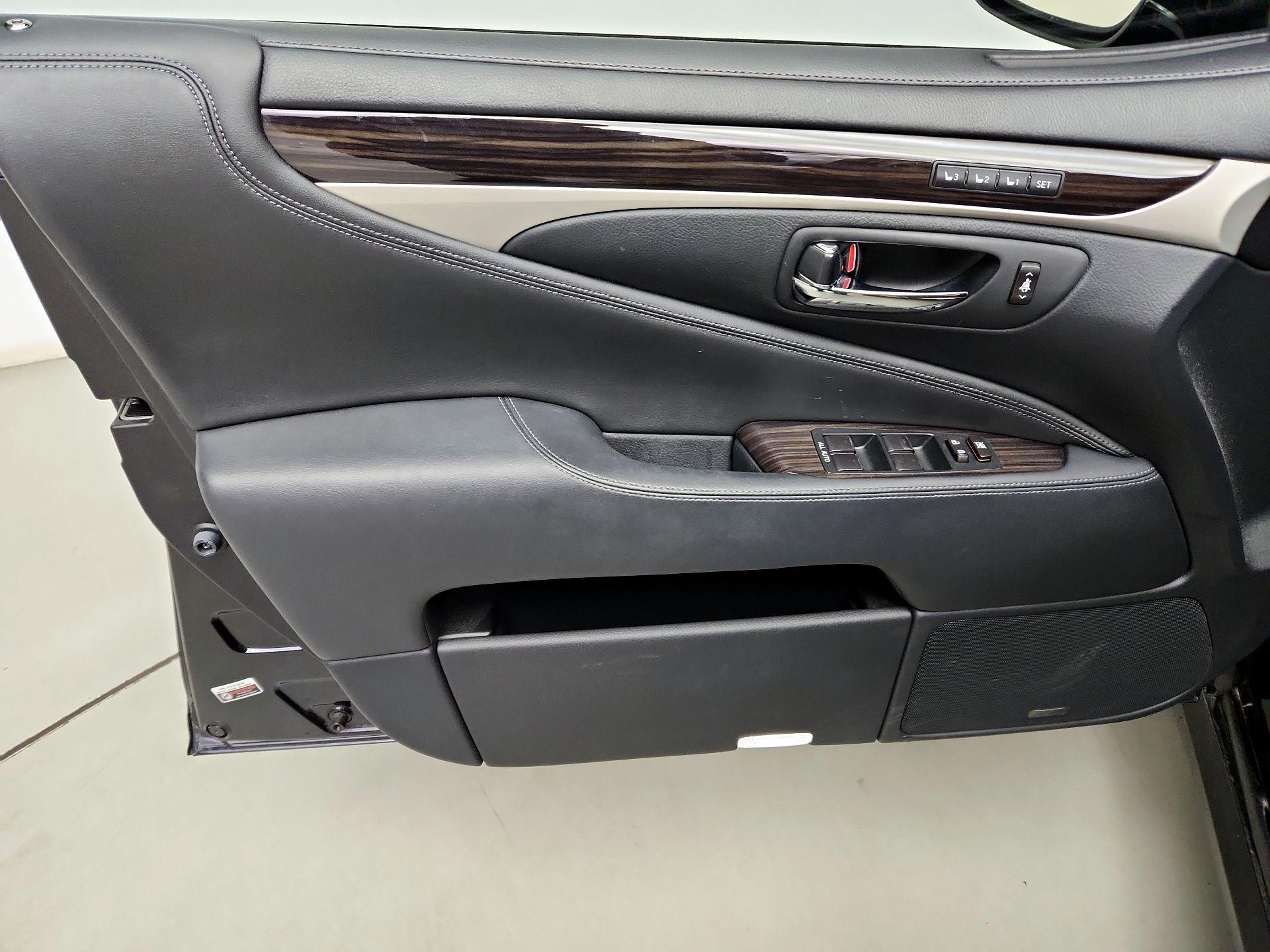 Thumbnail: 2015 Lexus LS - 12