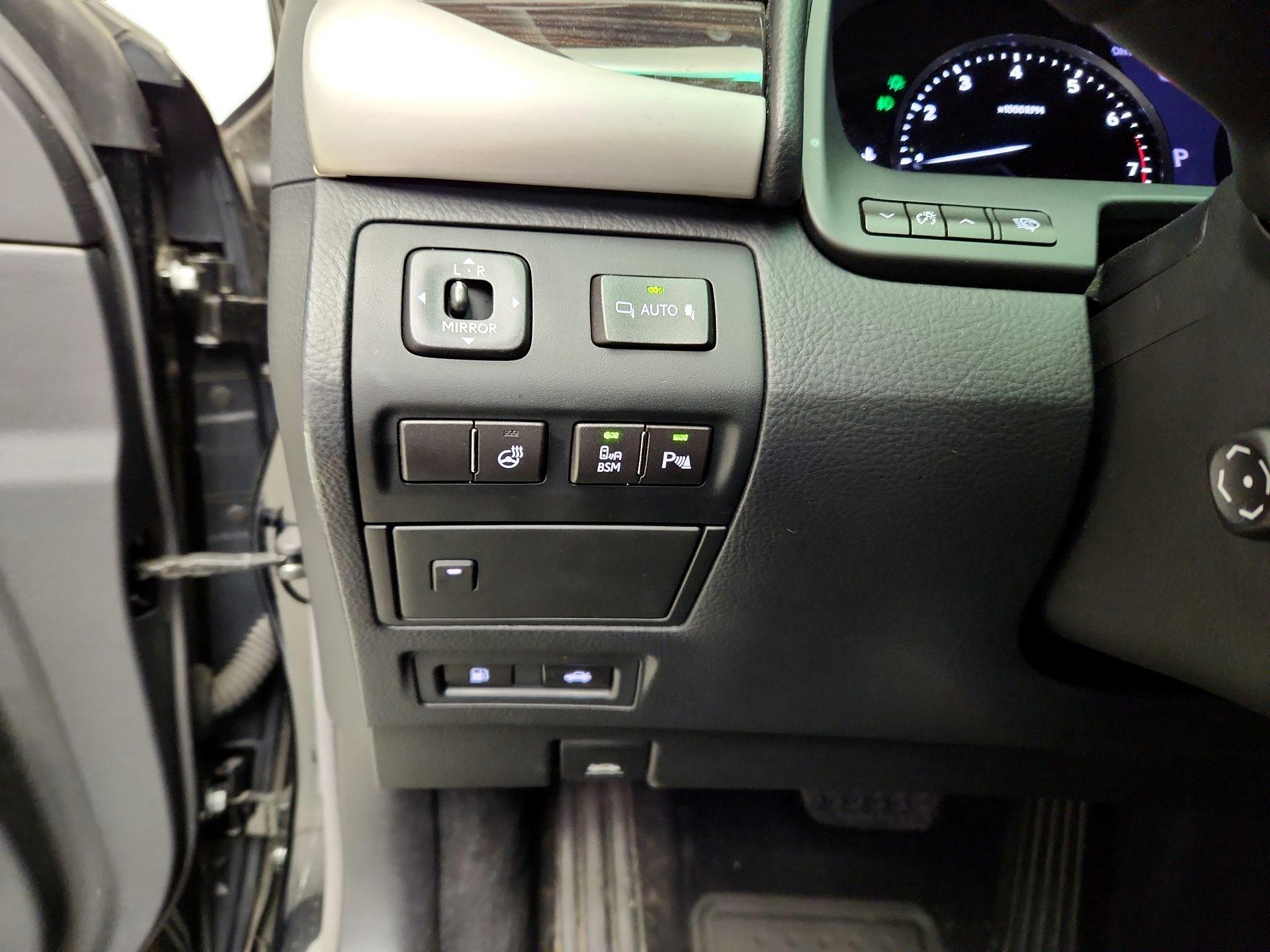 Thumbnail: 2015 Lexus LS - 13