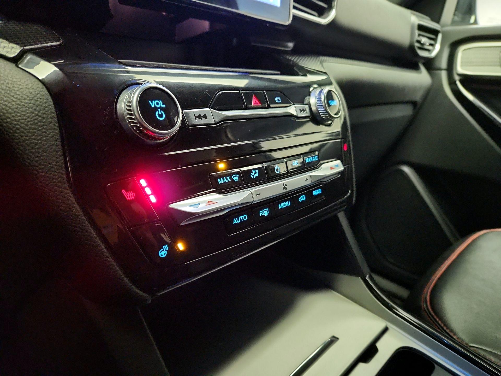 Thumbnail: 2022 Ford Explorer - 17