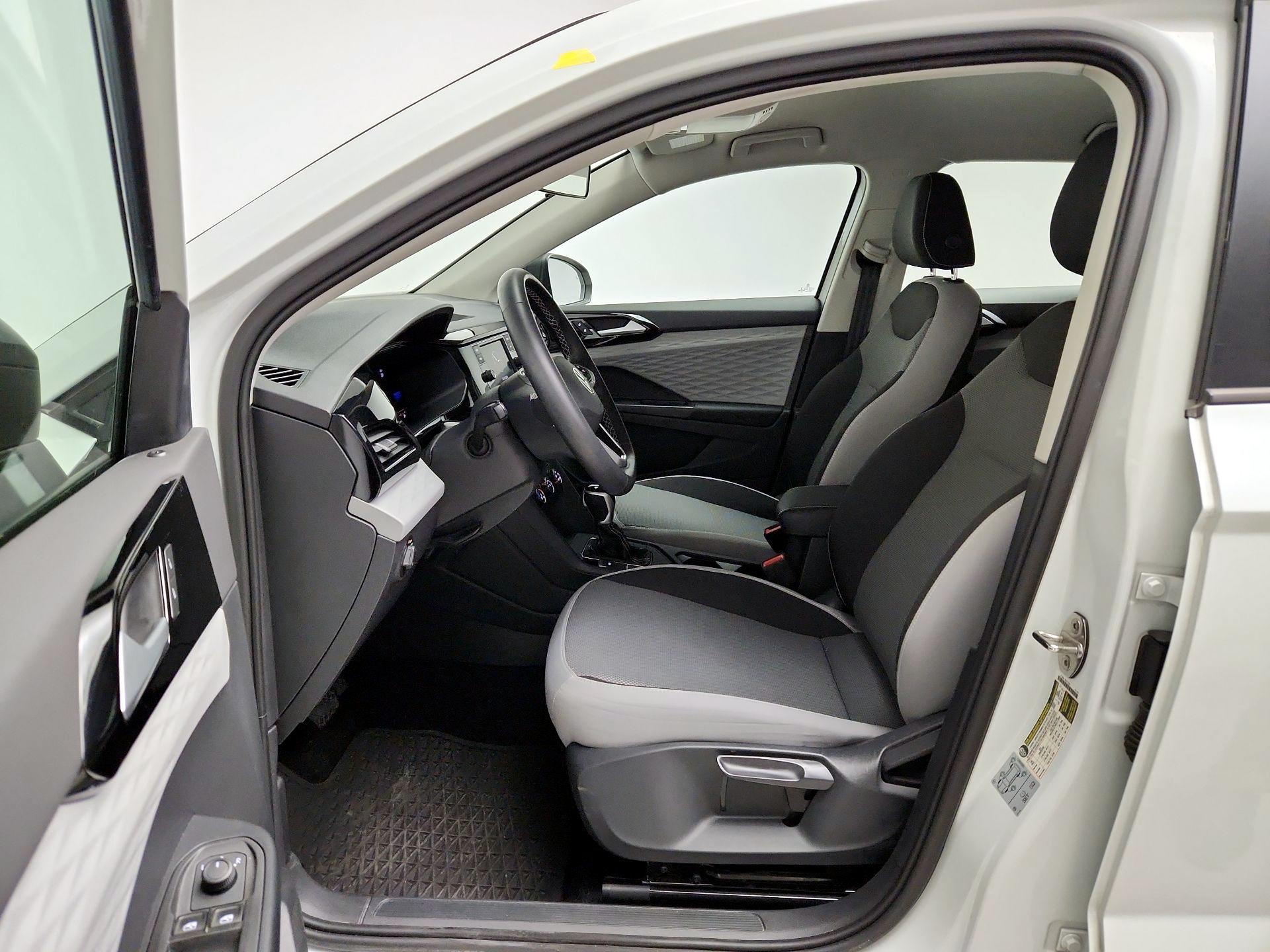 Thumbnail: 2022 Volkswagen Taos - 11