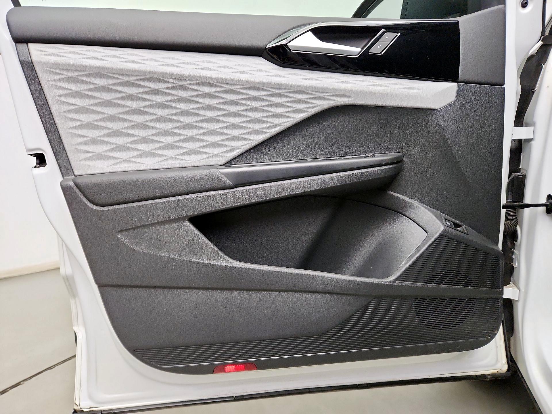 Thumbnail: 2022 Volkswagen Taos - 12