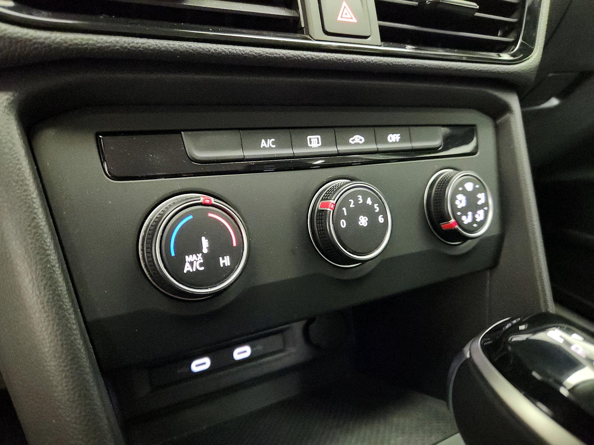 Thumbnail: 2022 Volkswagen Taos - 16