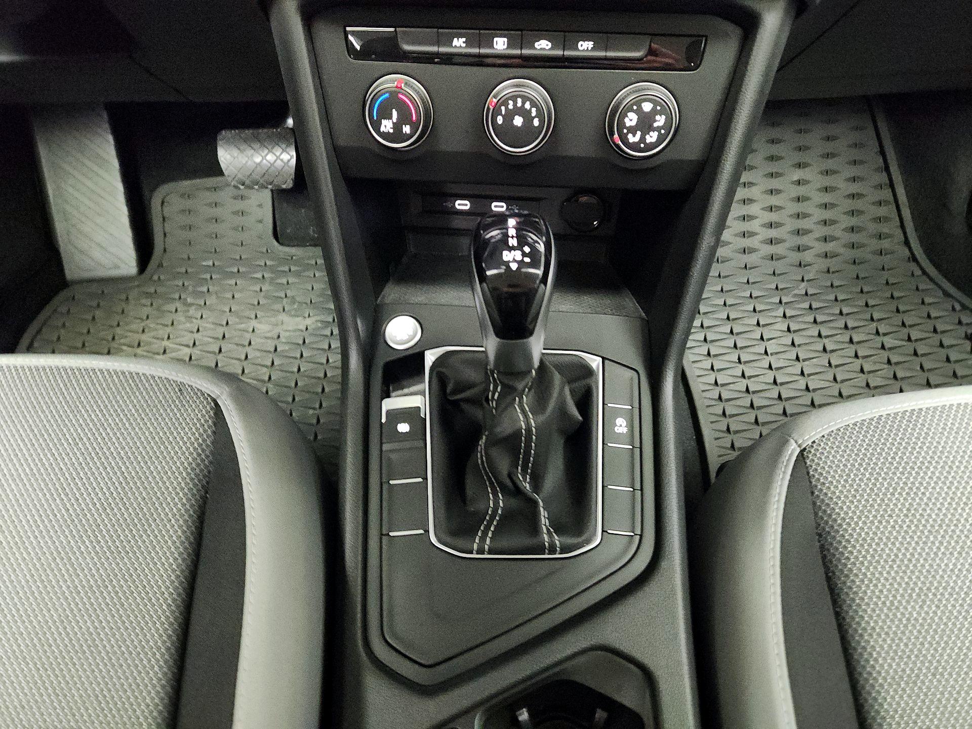 Thumbnail: 2022 Volkswagen Taos - 17