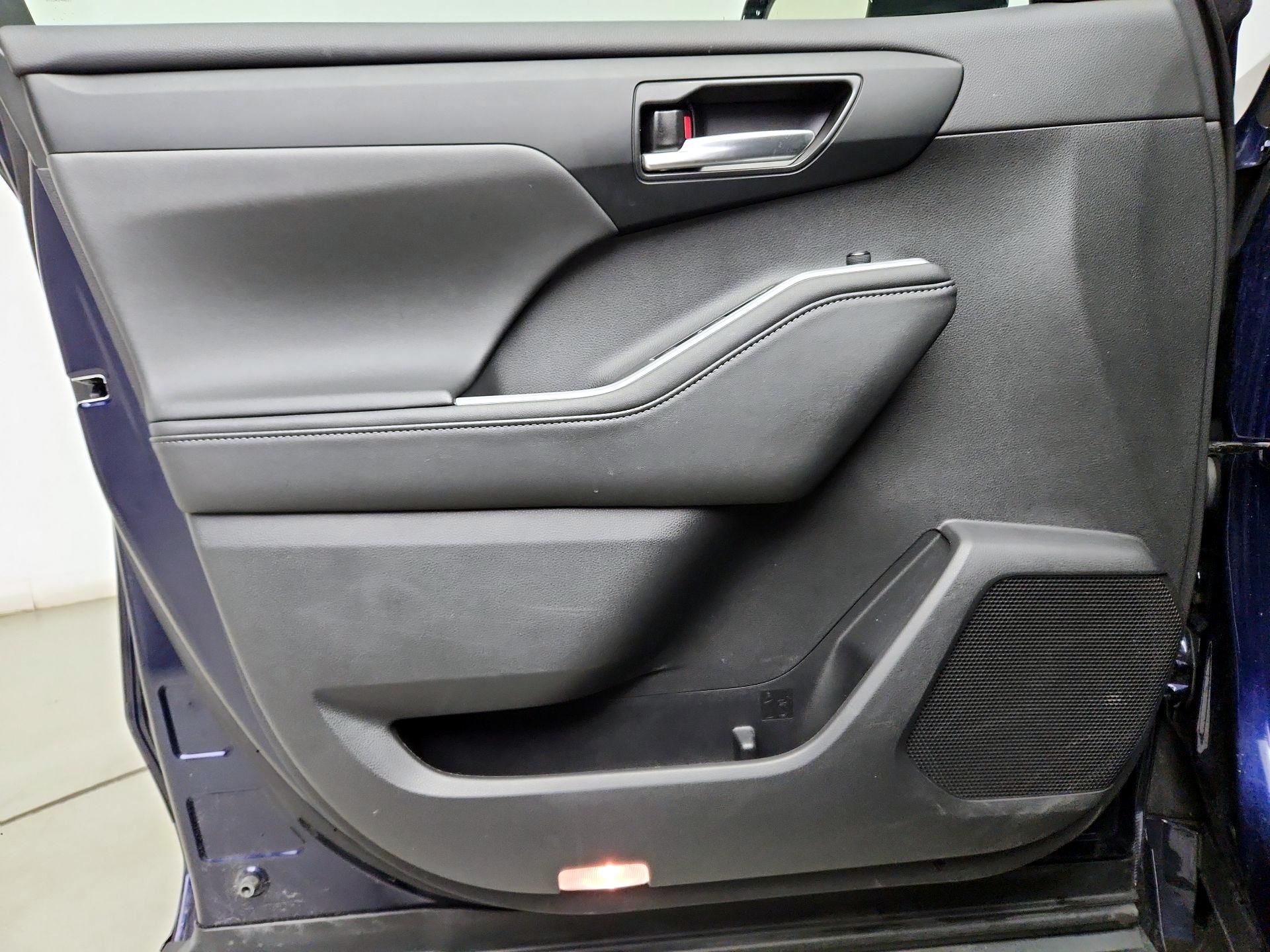 Thumbnail: 2024 Toyota Highlander - 12