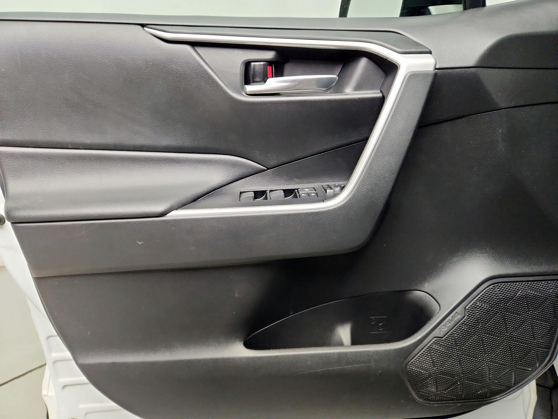 Thumbnail: 2021 Toyota RAV4 - 12