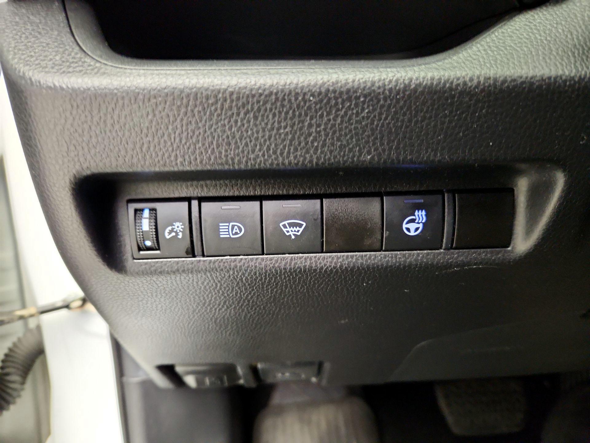 Thumbnail: 2021 Toyota RAV4 - 13