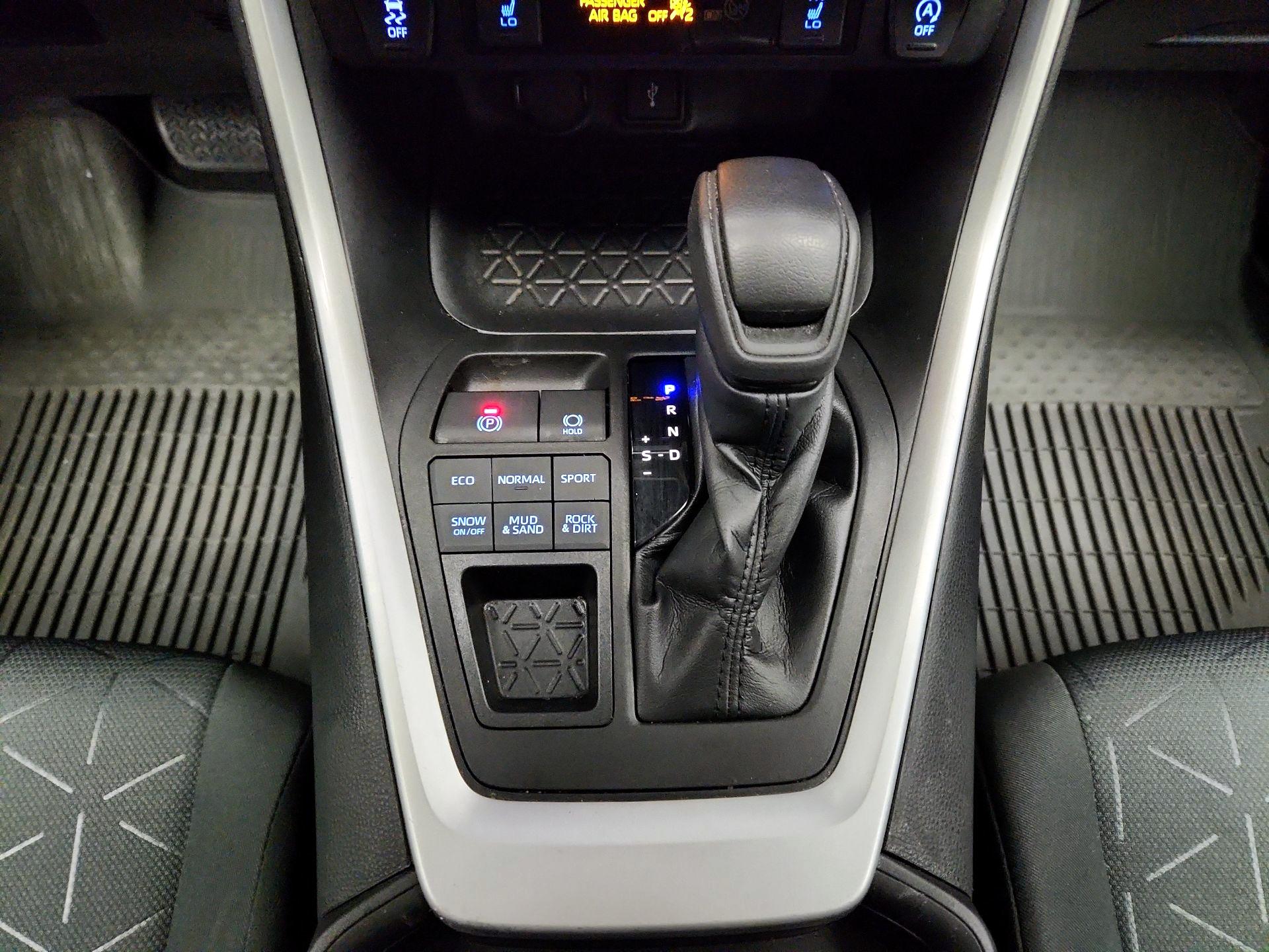 Thumbnail: 2021 Toyota RAV4 - 17