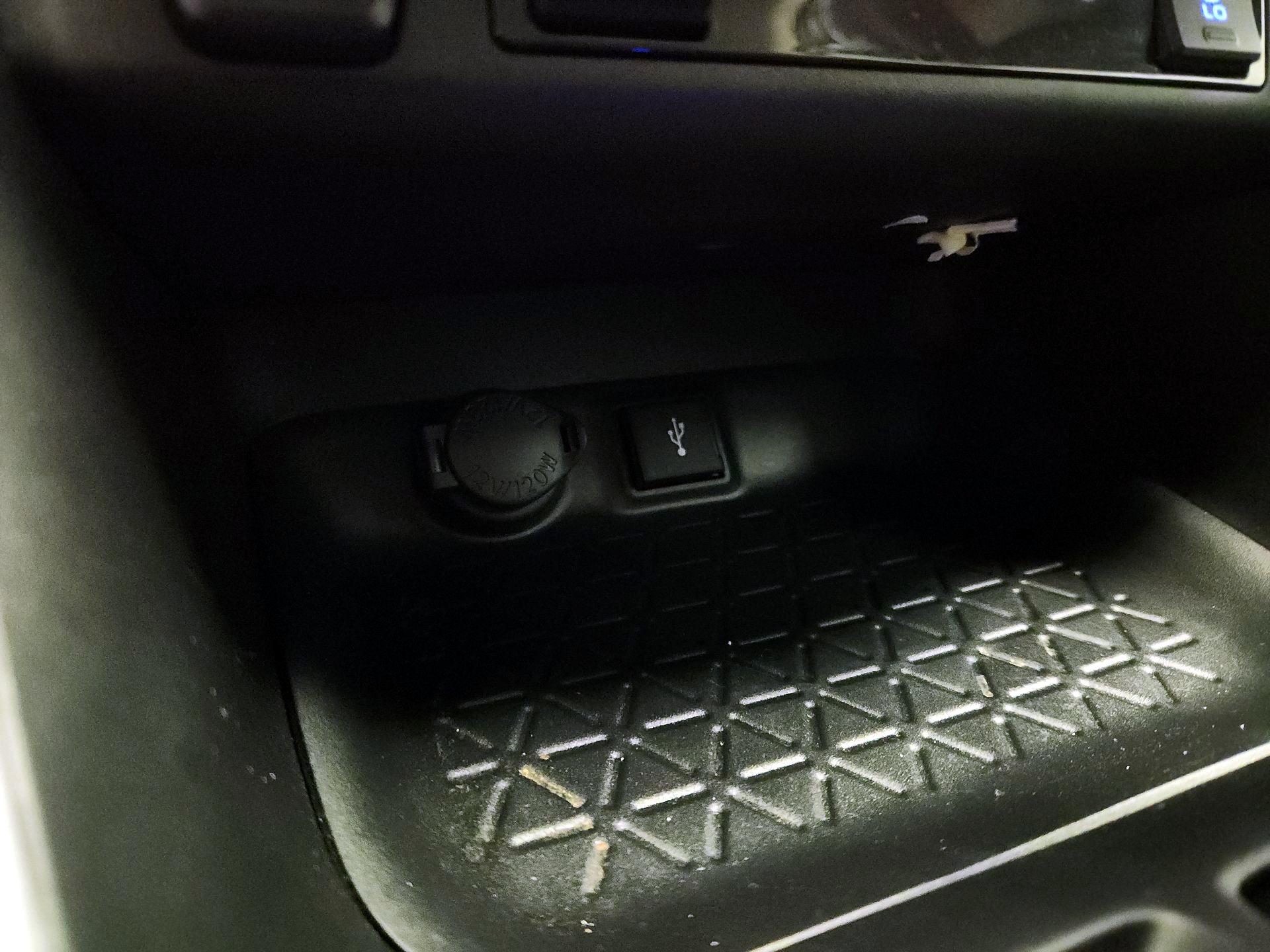 Thumbnail: 2021 Toyota RAV4 - 18