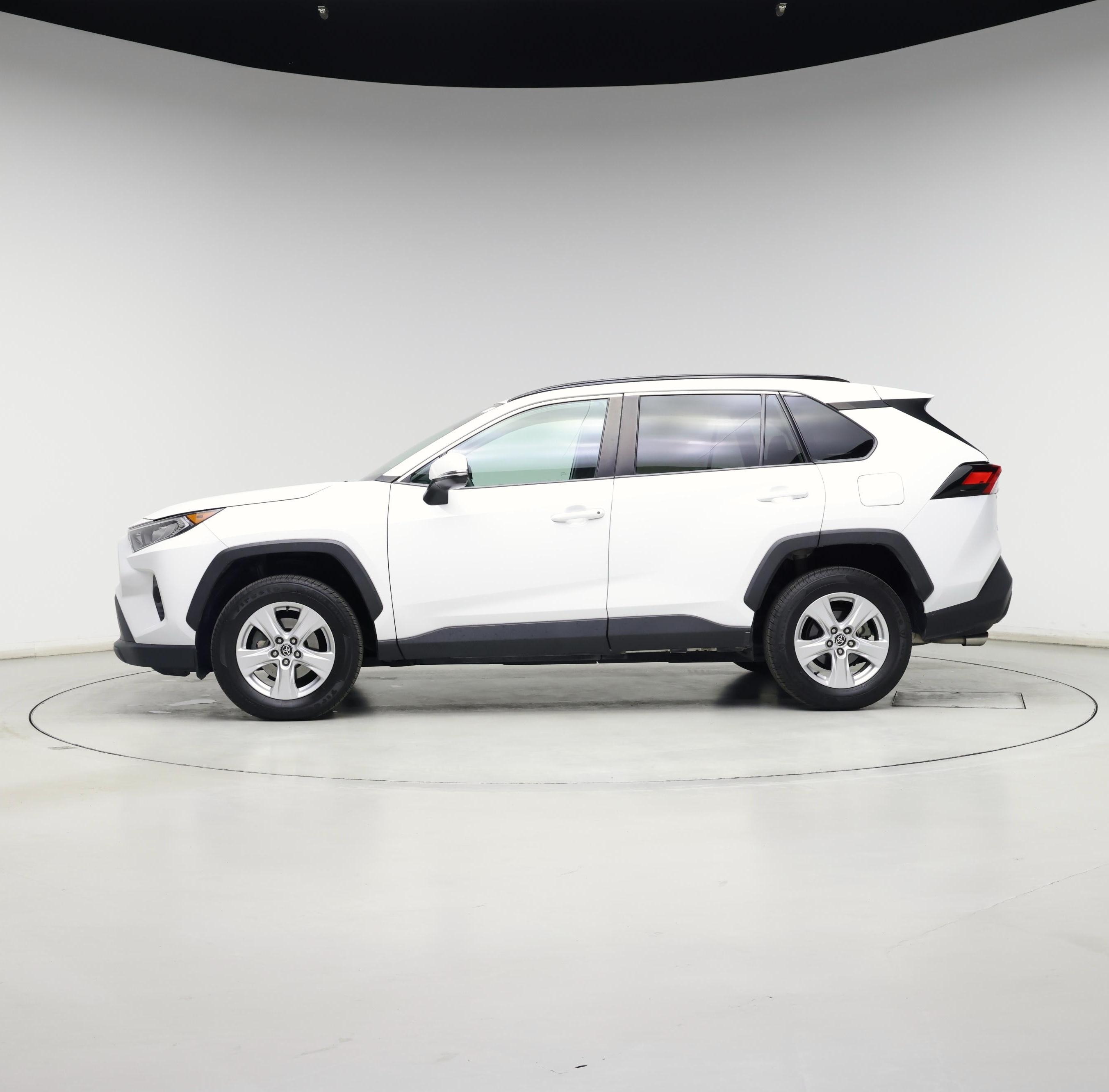 Thumbnail: 2021 Toyota RAV4 - 3
