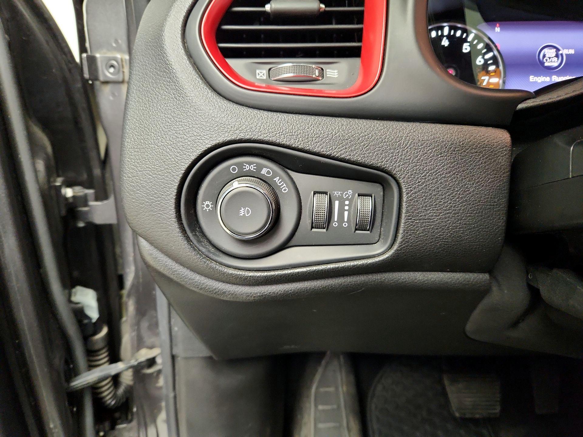 Thumbnail: 2017 Jeep Renegade - 13