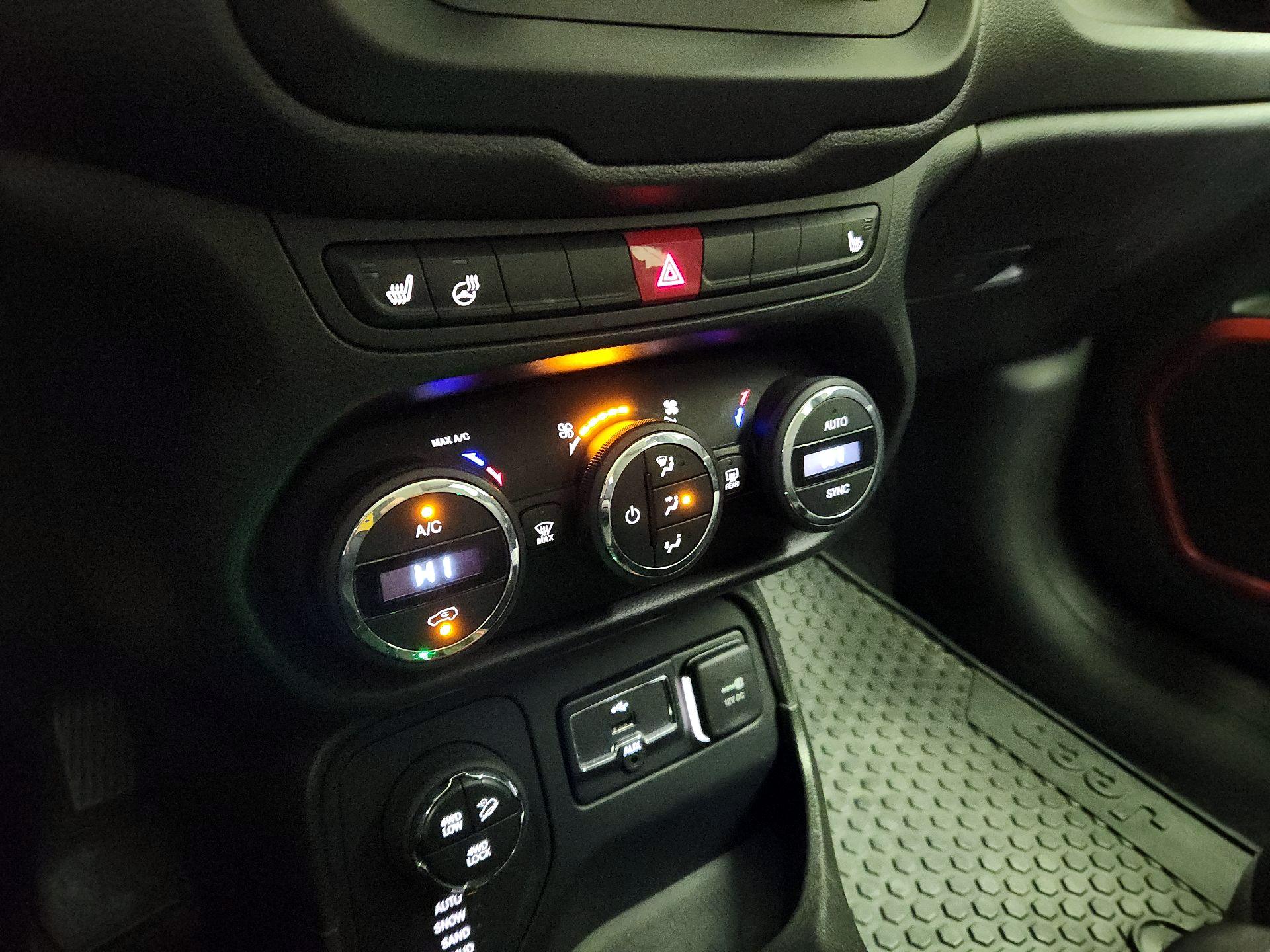 Thumbnail: 2017 Jeep Renegade - 16