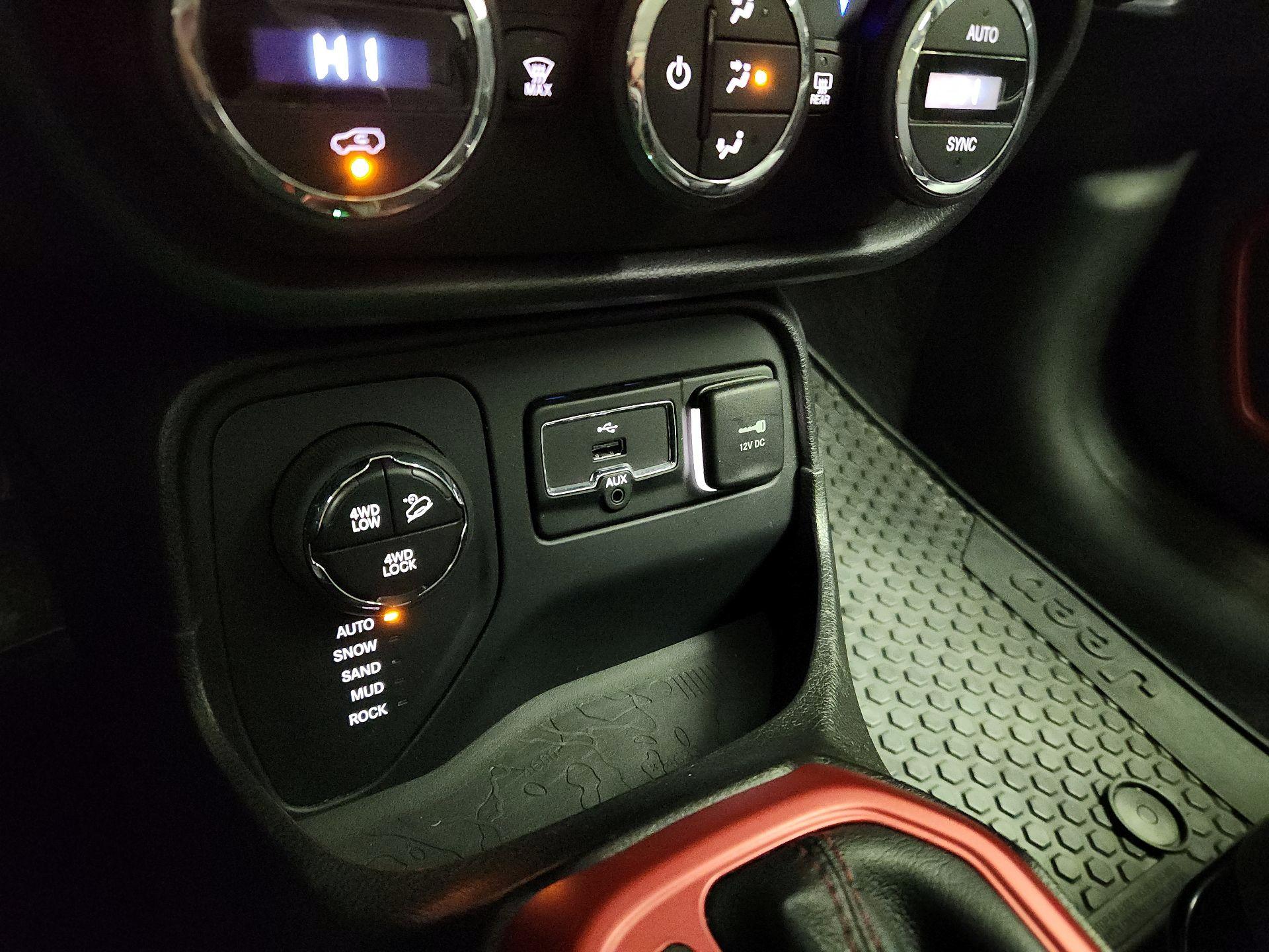 Thumbnail: 2017 Jeep Renegade - 18